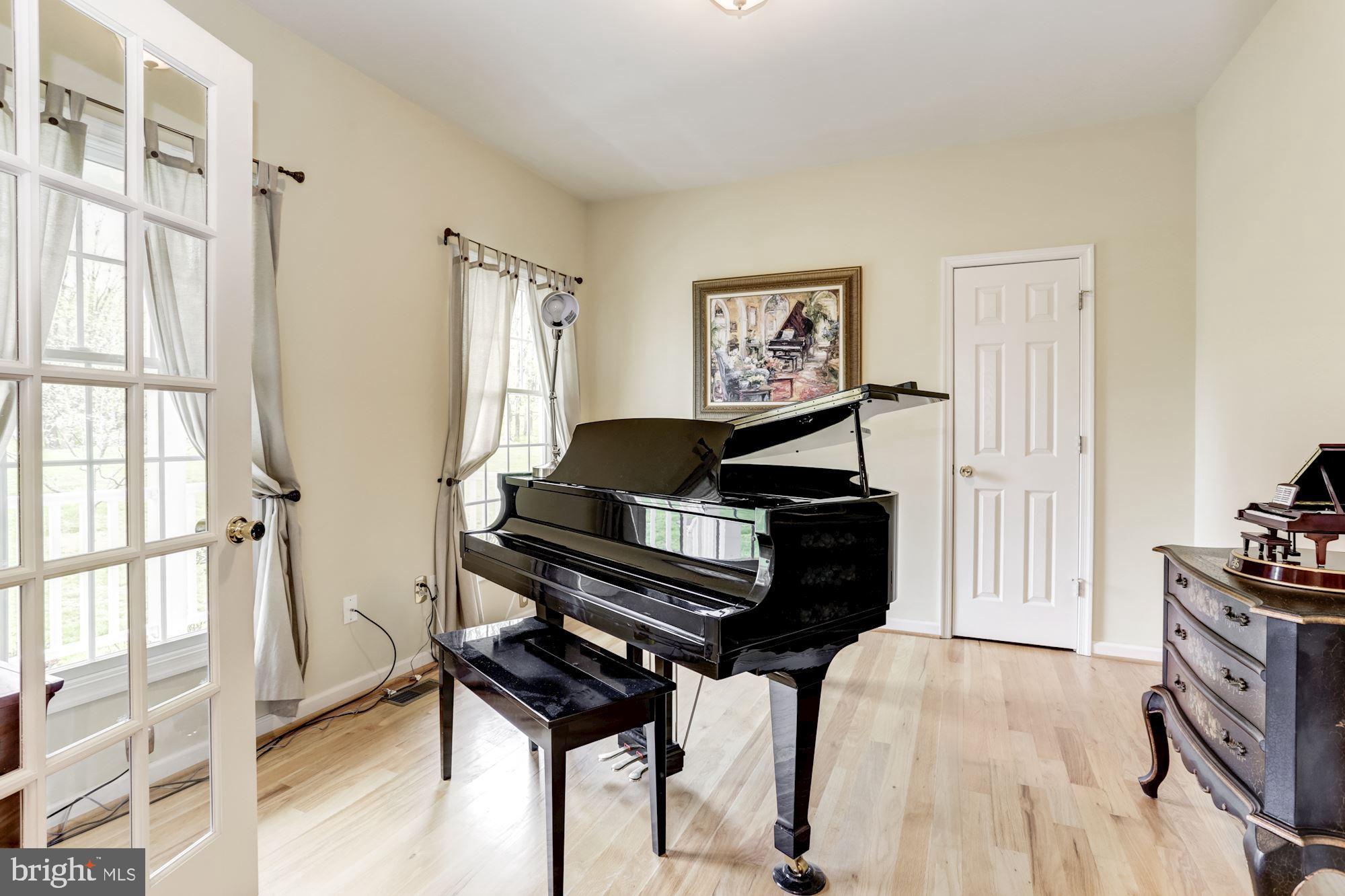 PEMBROKE GROVE - Residential