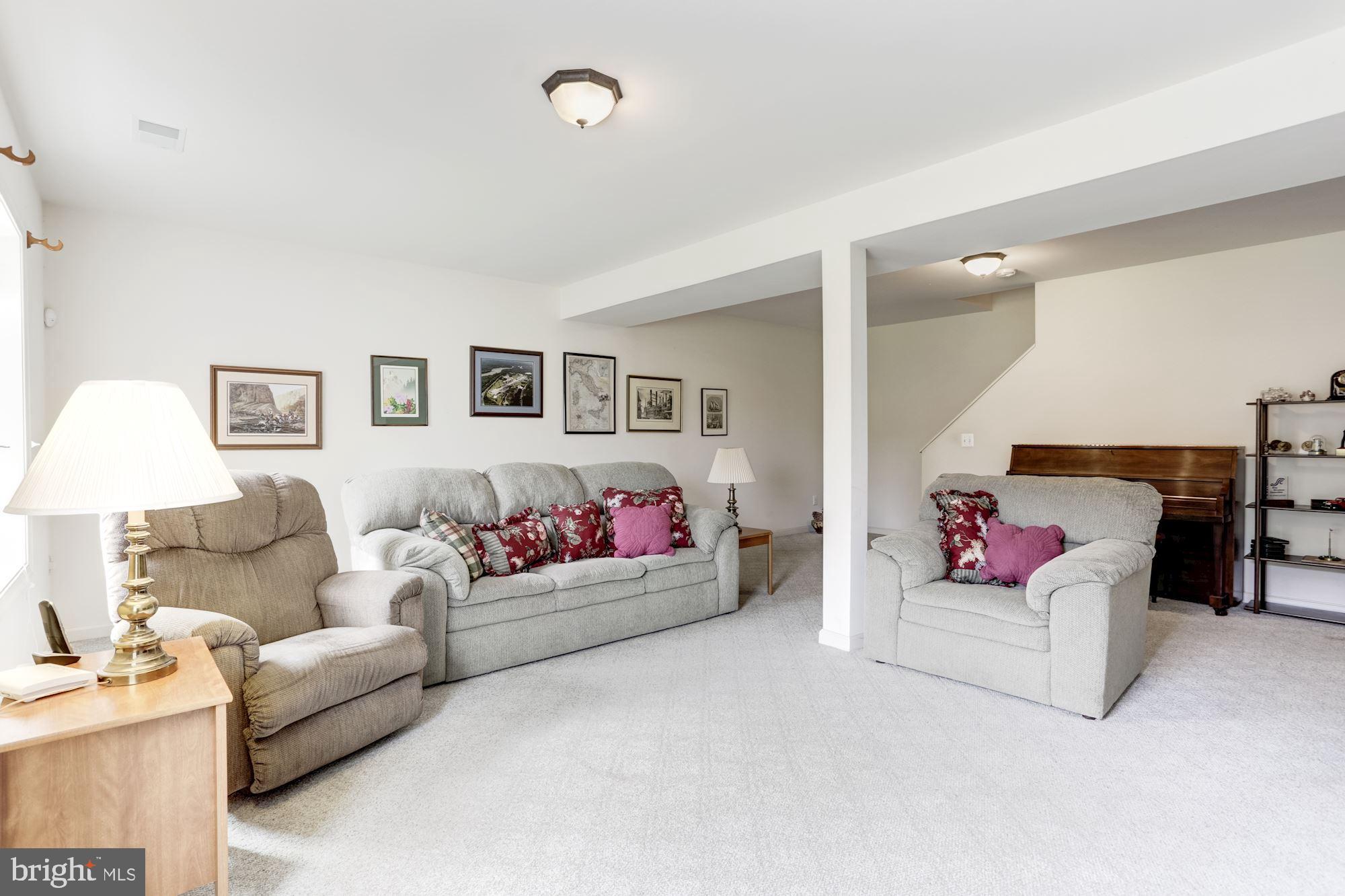 PEMBROKE GROVE - Residential