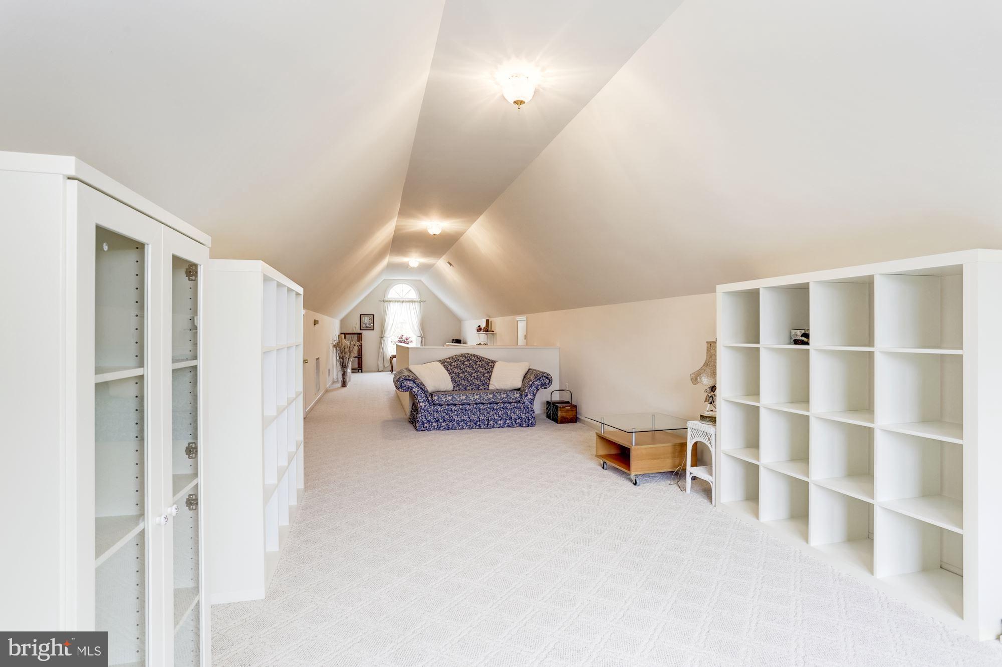 PEMBROKE GROVE - Residential