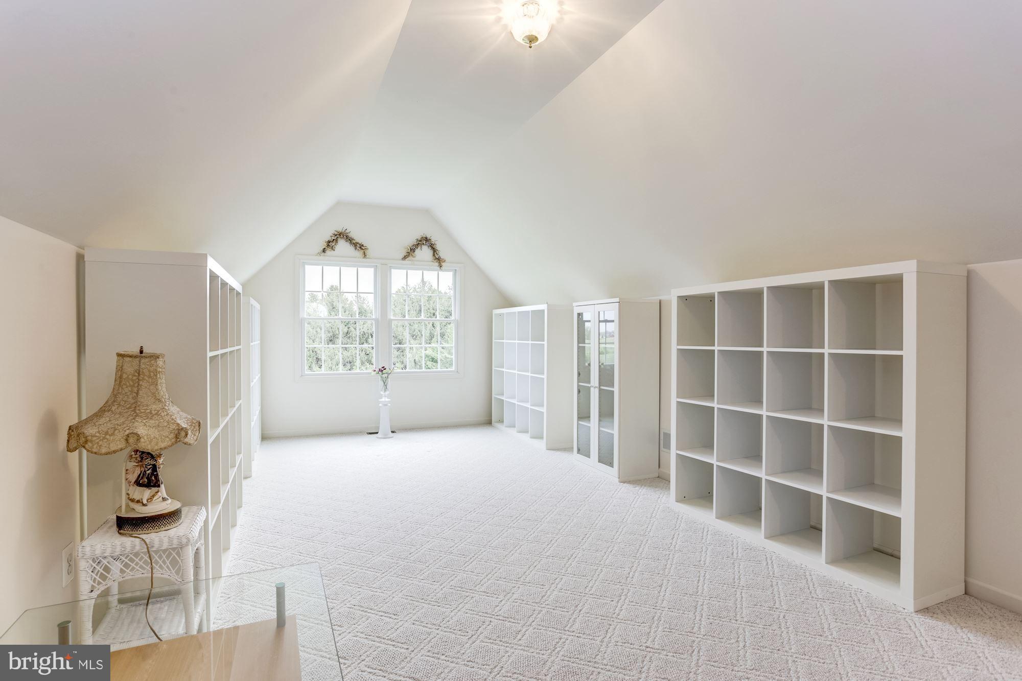 PEMBROKE GROVE - Residential