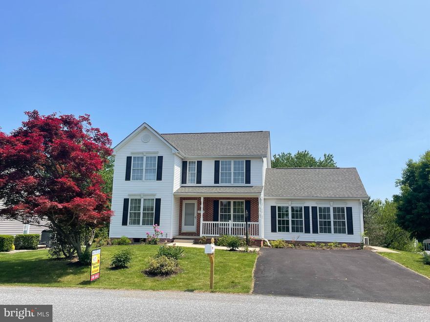 NEW PRICE!! "READY TO MOVE INTO" ONE OWNER HOME IN POPULAR ST. JAMES NORTH!! UPDATED KITCHEN W/GRANITE AND STAINLESS APPL, WHITE CABINETS, ISLAND, EAT-IN AREA W/ACCESS TO NEW DECK , UPDATED BATHS W/GRANITE COUNTER, SOAKING TUB AND SHOWER, WALKIN CLOSET IN PRIMARY BATH!!  IMMEDIATELY AVAILABLE WITH BRAND NEW ROOF, FRESH PAINT THROUGHOUT, NEW LTV FLOORING IN THE KITCHEN, CARPET...AND BEST OF ALL A BIG BONUS ROOM WITH SEPARATE ENTRANCE & BRAND NEW  H/C UNIT , LOTS OF ROOM FOR RECREATION, HOME OFFICE, POOL TABLE, WHATEVER YOUR NEEDS!! (WAS ORIGINAL MODEL HOME).  NEW DECK...FAMILY ROOM WINDOWS LETTING IN LOTS OF LIGHT !! BASEMENT IS READY TO FINISH OFF TO ADD MORE LIVING SPACE IF YOU NEED IT... HAS FINISHED HALF BATH ALREADY THERE! BEAUTIFUL BACK YARD WHERE YOU GET THE FULL ADVANTAGE OF OPEN LAWN ADJOINING YOUR LOT! GREAT NEIGHBORHOOD WITH ACCESS TO COMMUNITY POOL AND TENNIS COURTS AND WALKING TRAIL. NO CITY TAXES....GREAT COMMUTER LOCATION!!!