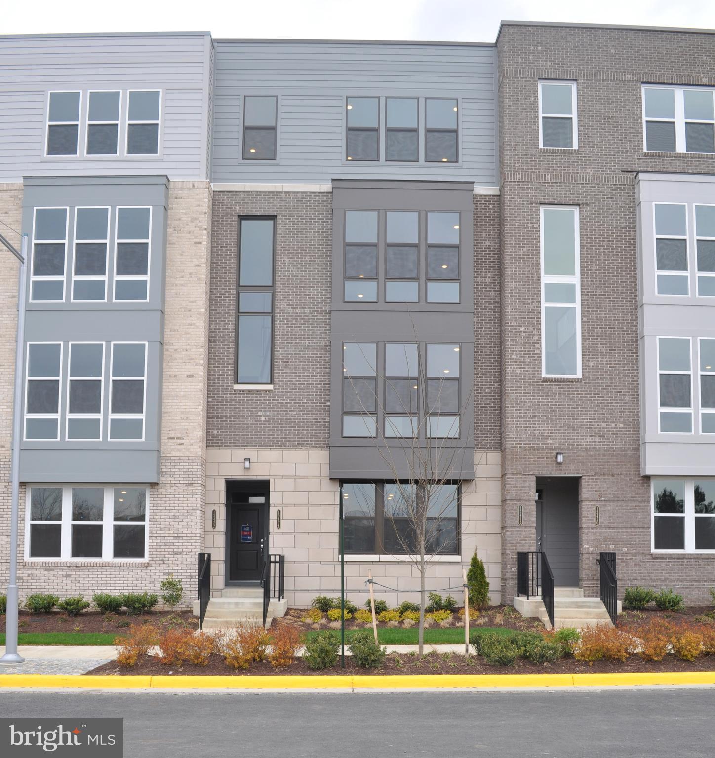 Live in style at this modern/urban 2-level lower Condo.A metro community that is minutes away to future Herndon Metro,Toll-267,W&OD Trail,Village Center at Dulles,Restaurants and much more.Relax&enjoy outdoor concerts,tennis courts & more!Close proximity to Washington DC,Reston,Dulles.Surrounded by large IT Companies.Blinds,Fans&Washer/Dryer