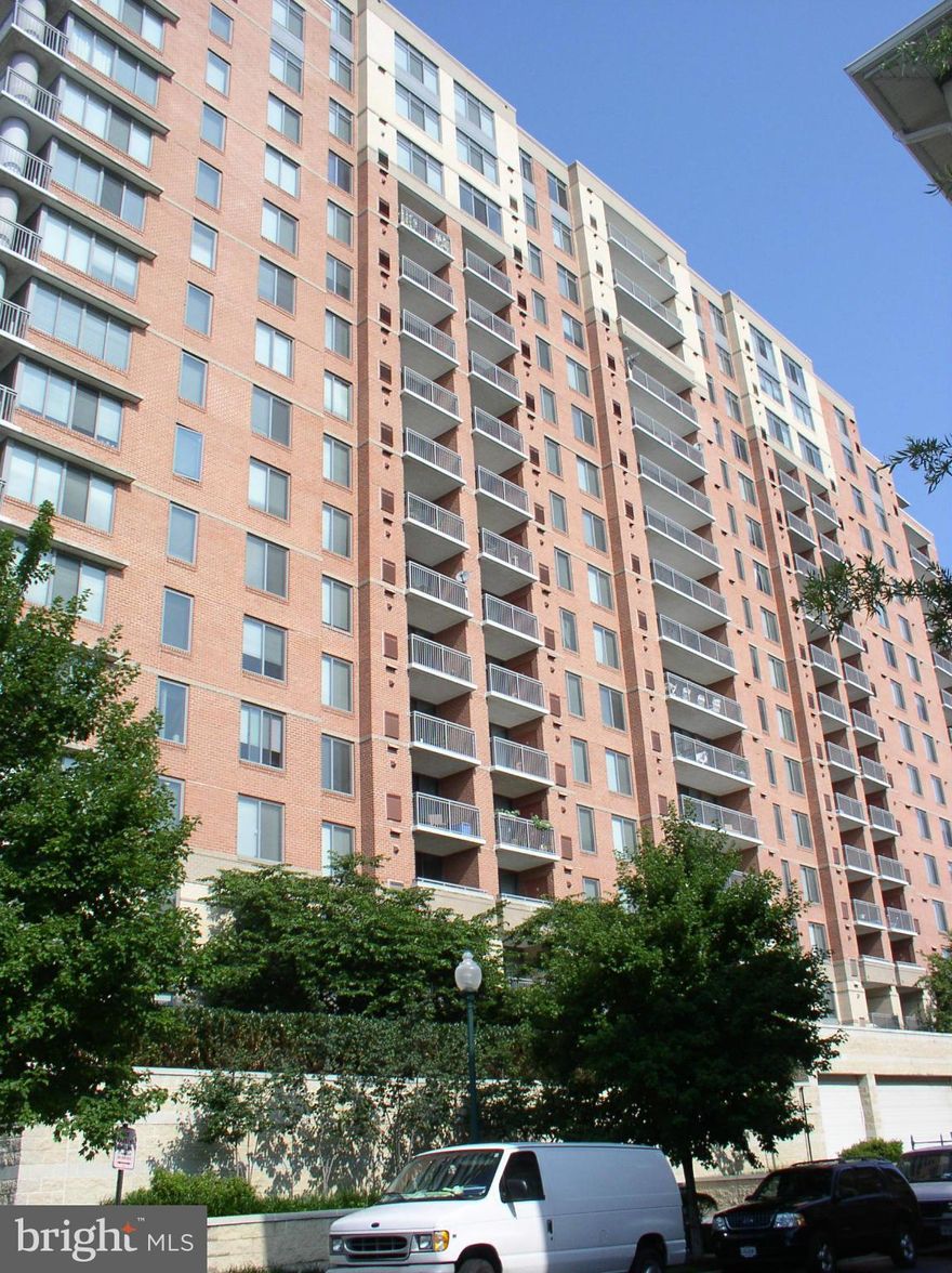 CORNER UNIT in hi-rise condo bldg. wood floor. washer & dryer in unit.  one block to White Flint Metro Station. 24 hour front desk. community room w/kitchen, wet bar. theater & billiards room. piano, fitness center. Harris teeter, close to Navy Medical center & NIH. I-270 & 495.