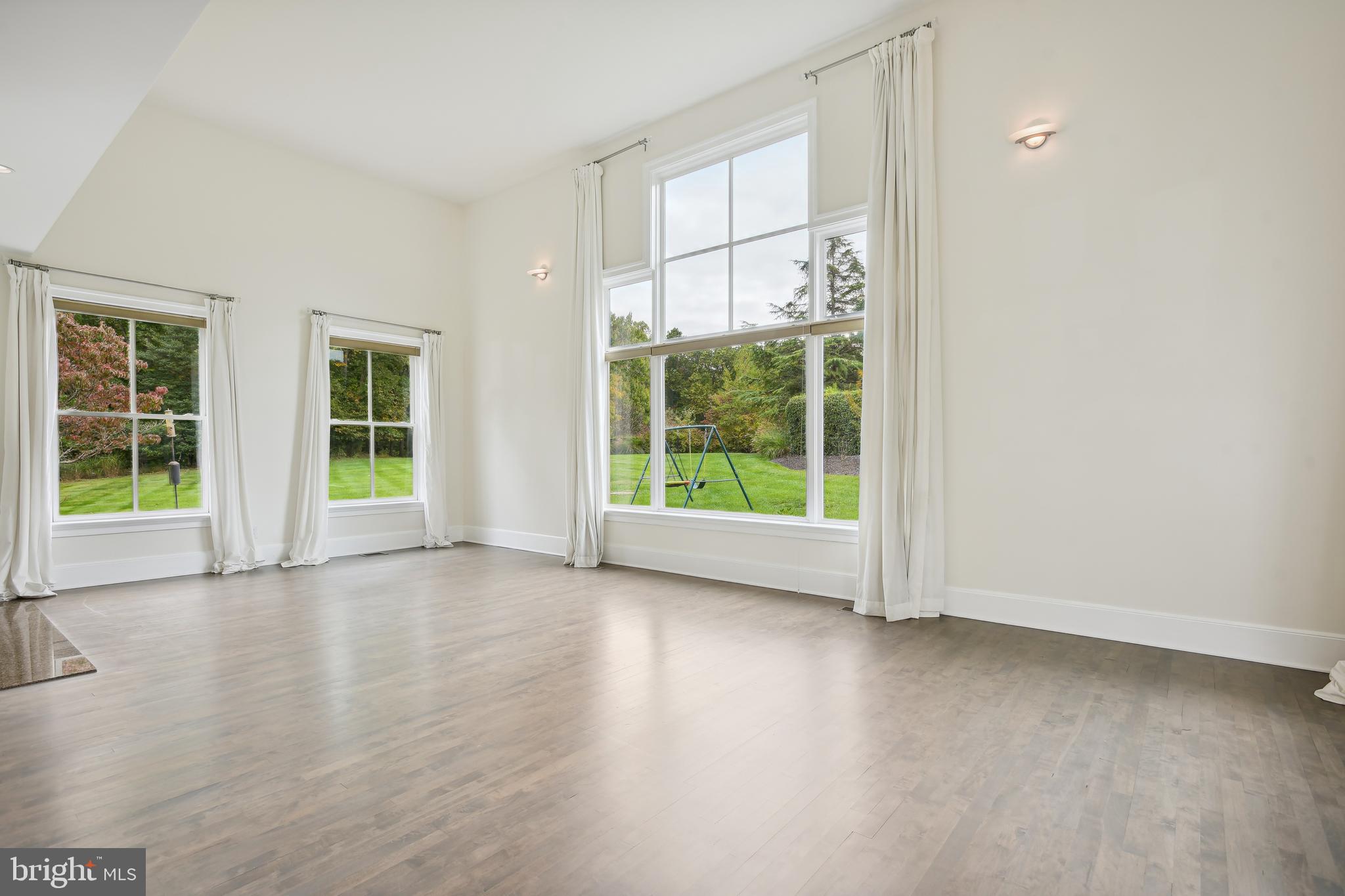 RIVERSCAPE - Residential Lease