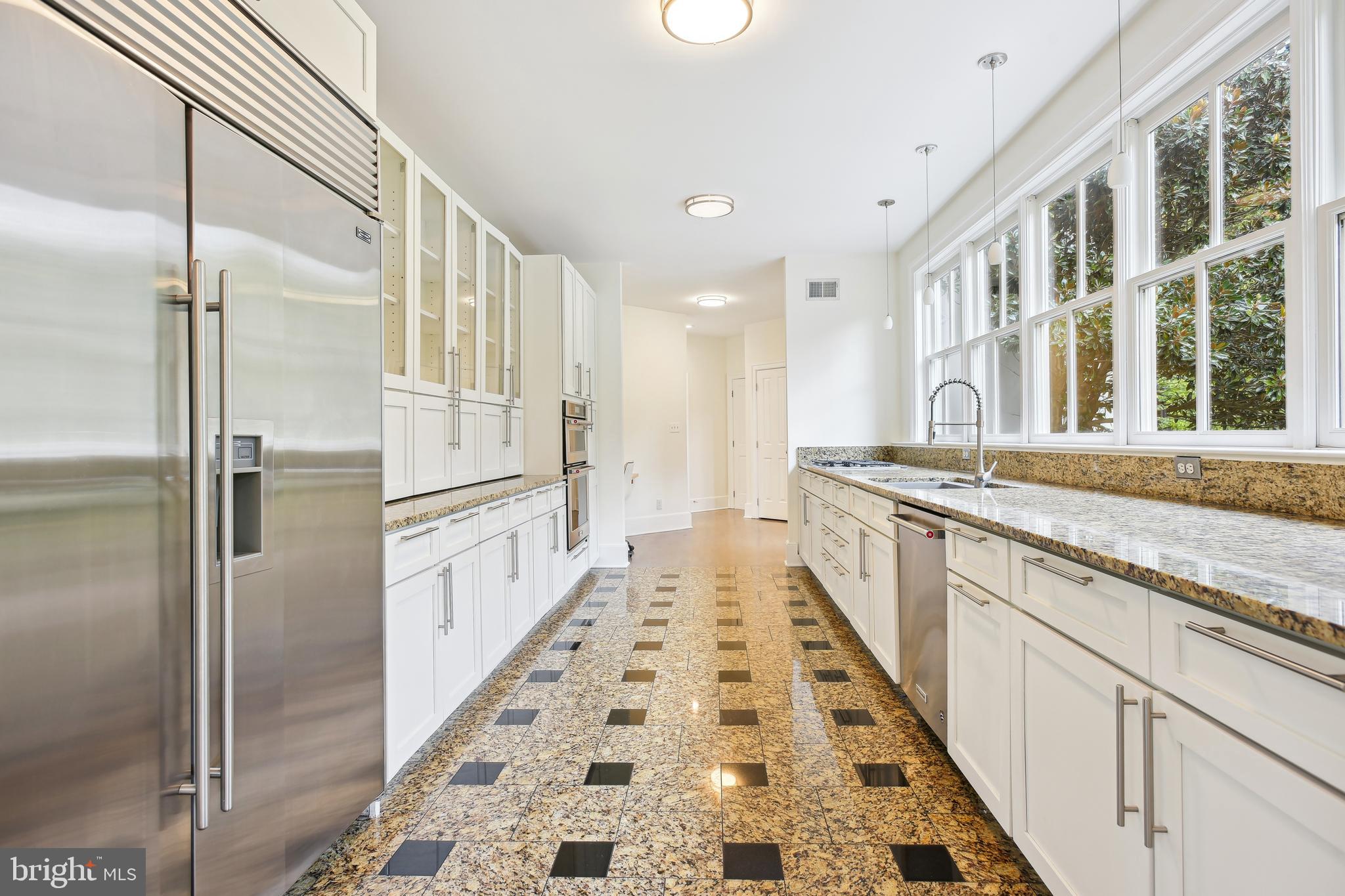 RIVERSCAPE - Residential Lease