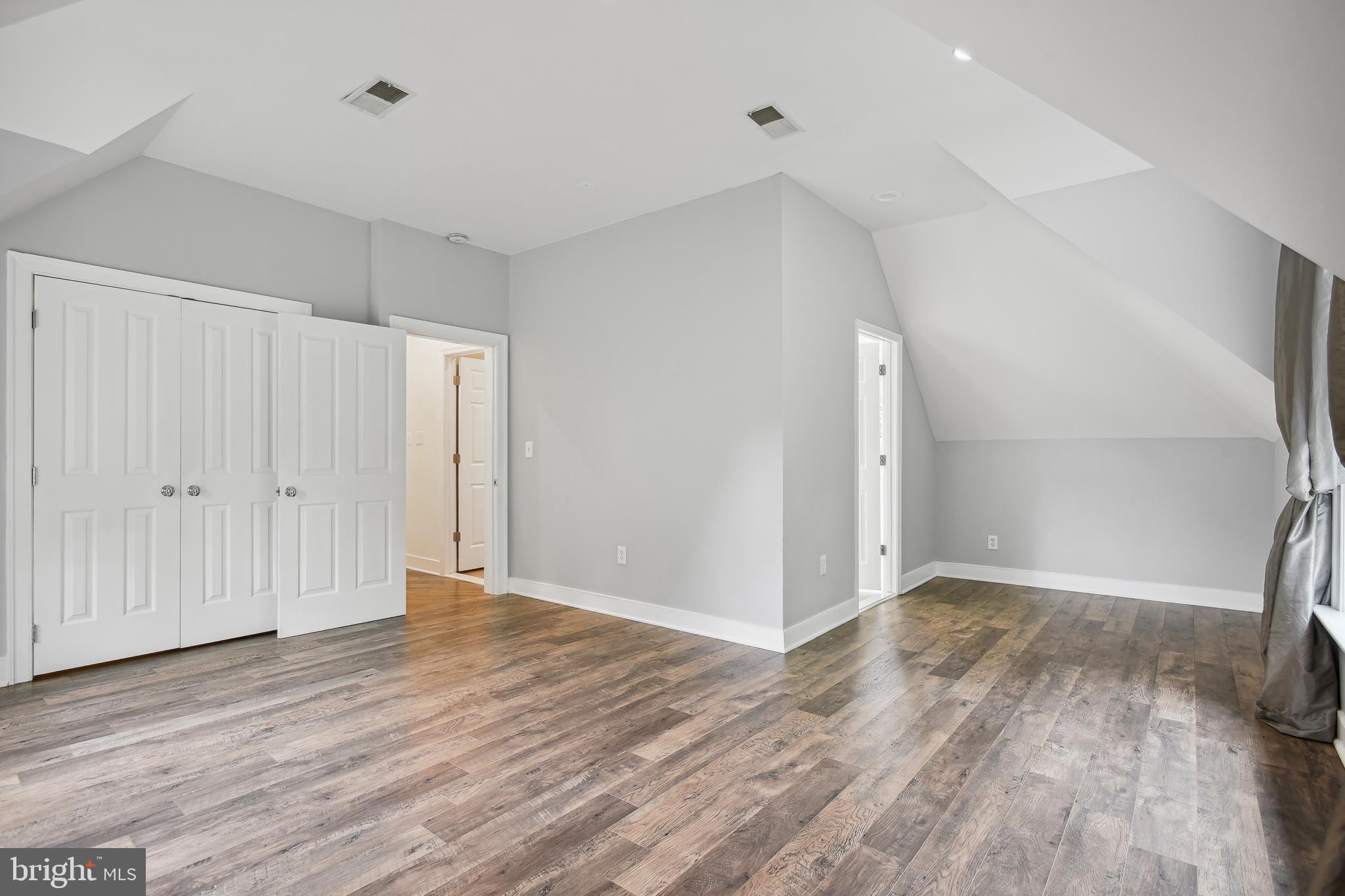 RIVERSCAPE - Residential Lease