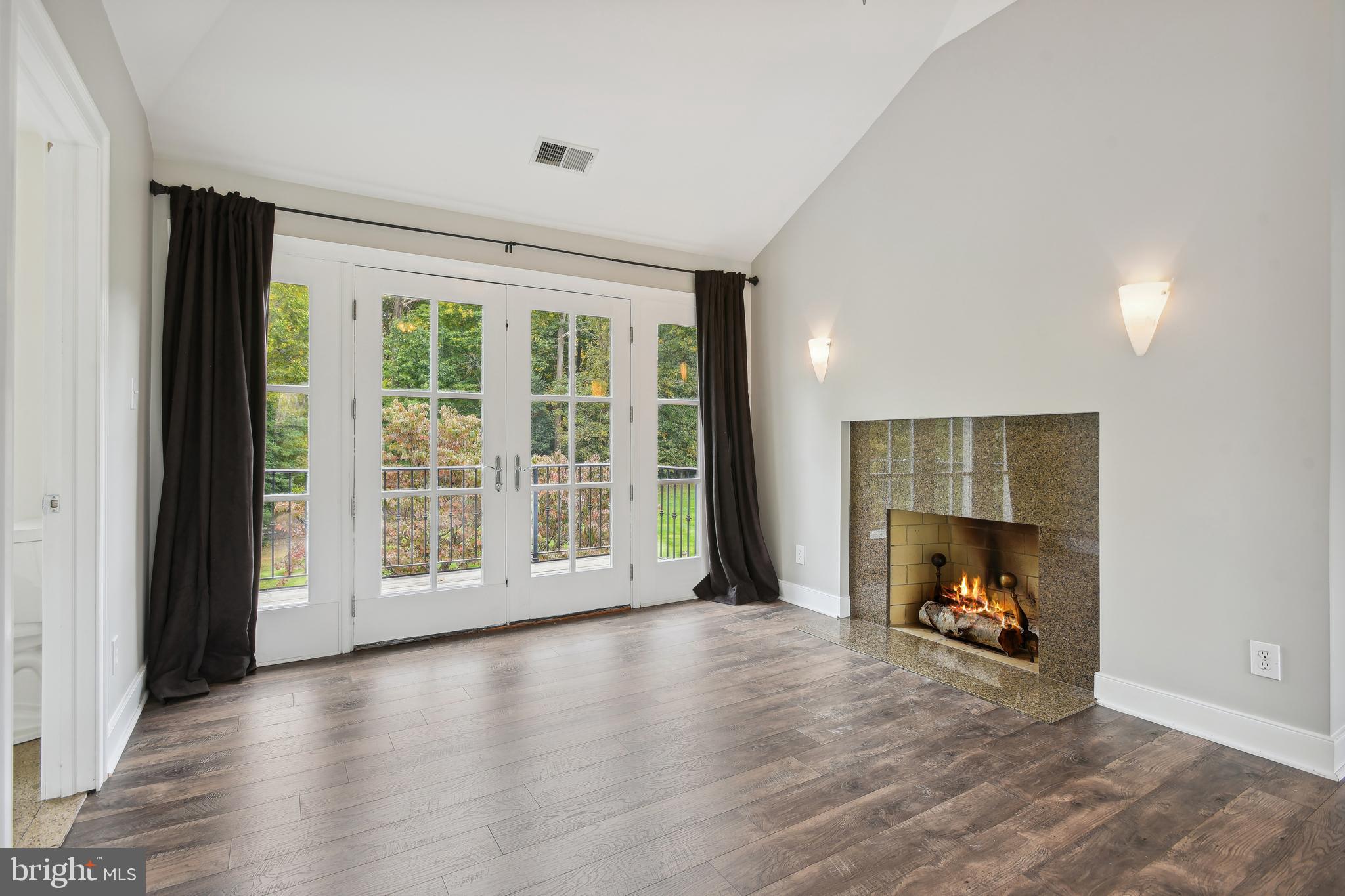 RIVERSCAPE - Residential Lease