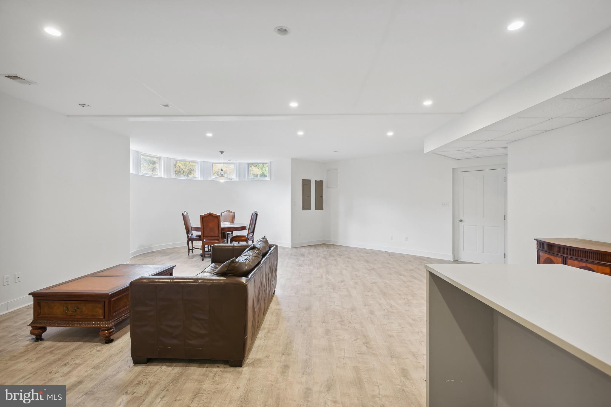 RIVERSCAPE - Residential Lease