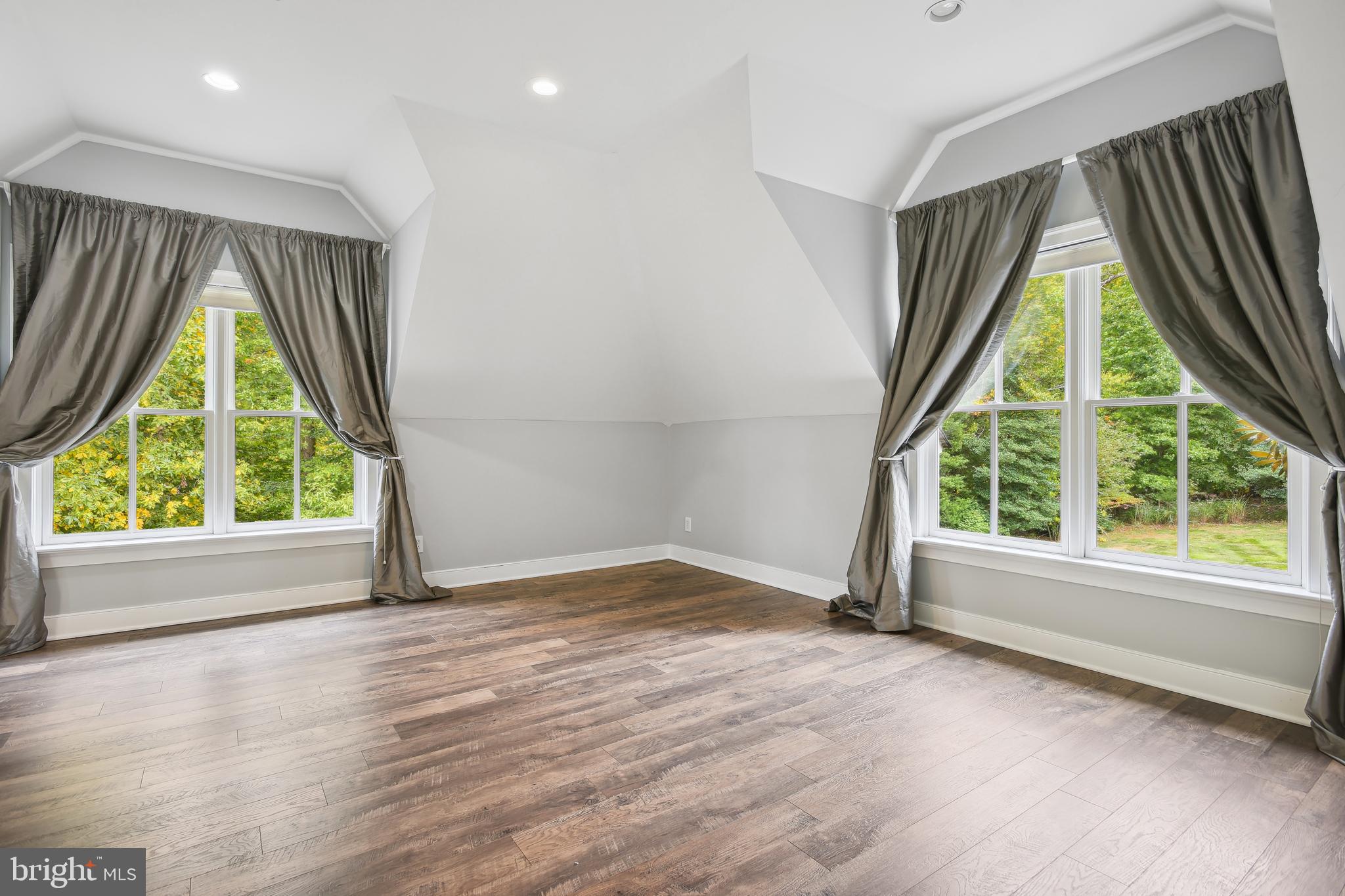 RIVERSCAPE - Residential Lease