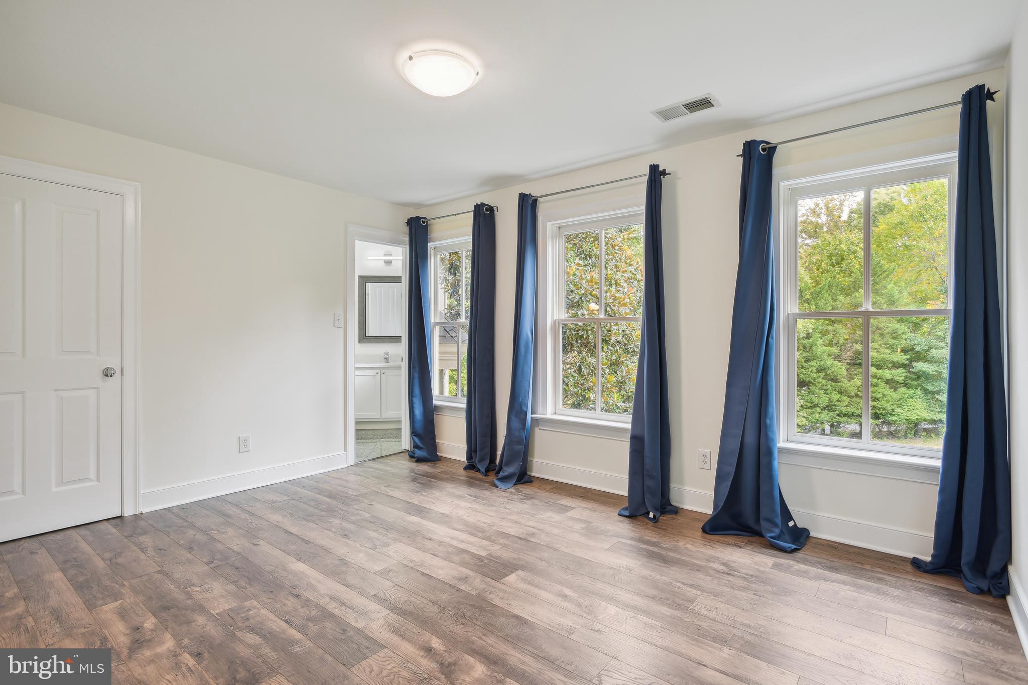 RIVERSCAPE - Residential Lease