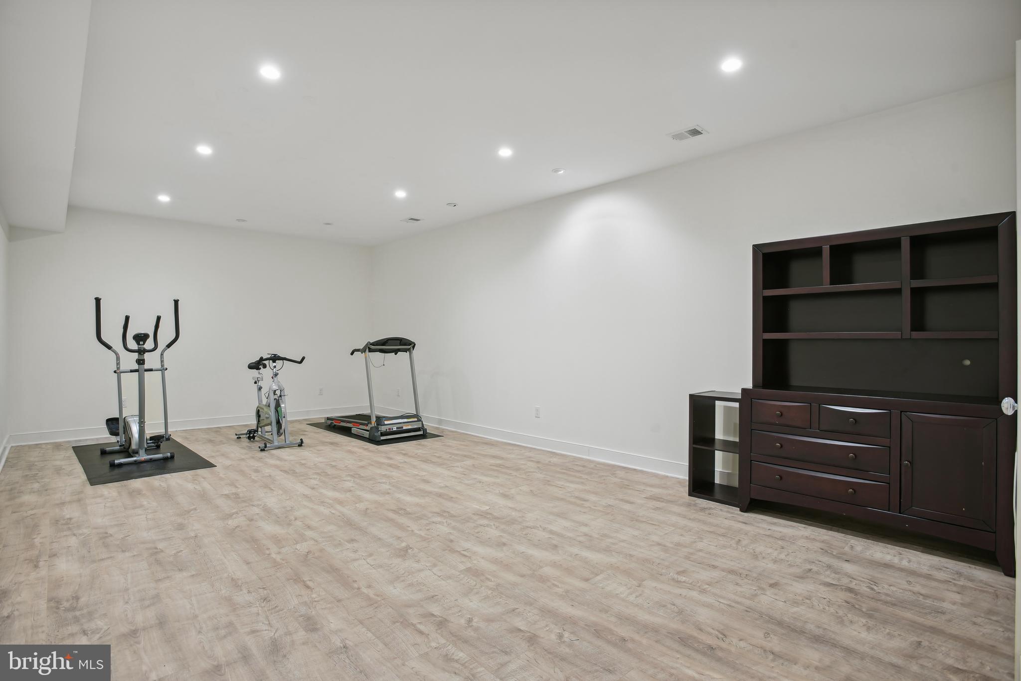 RIVERSCAPE - Residential Lease