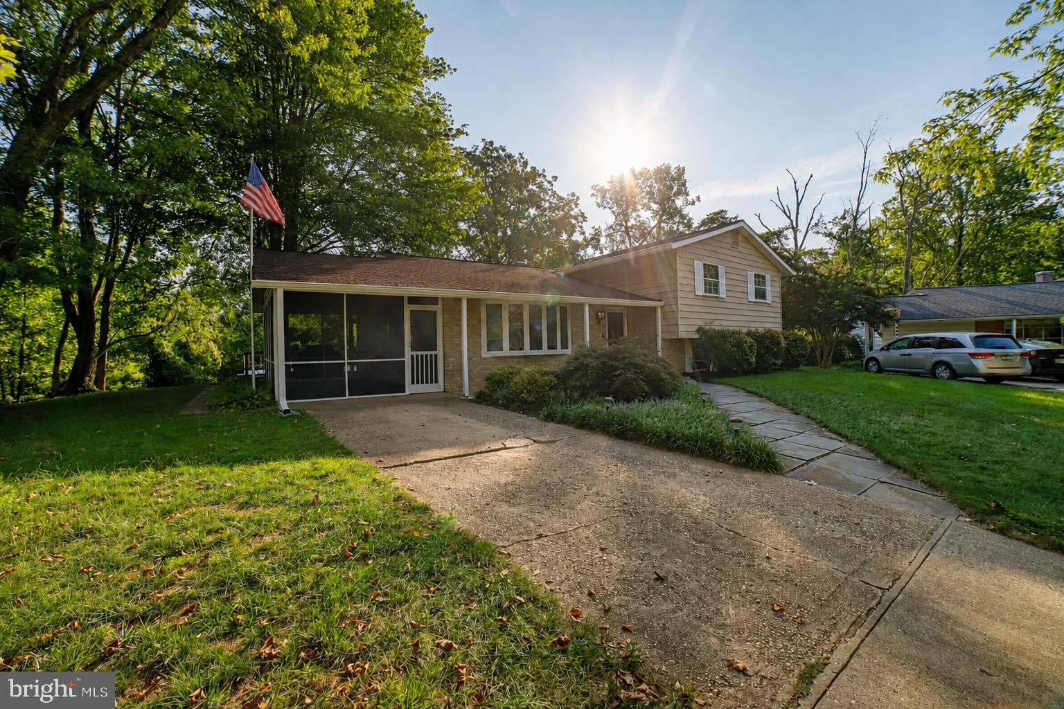 1302 HOMEWOOD LANE