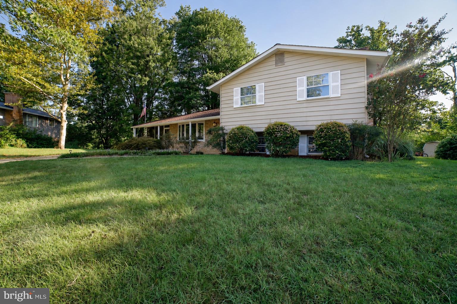 1302 HOMEWOOD LANE