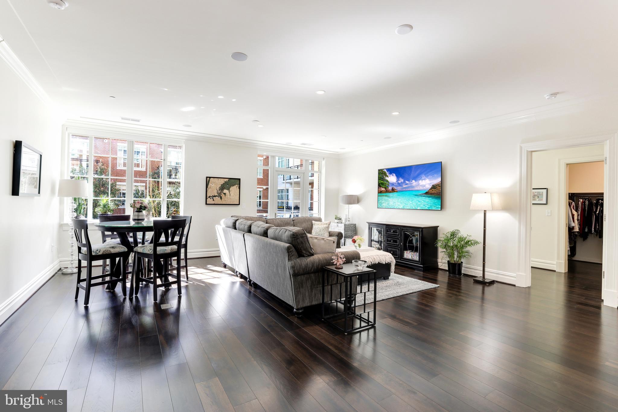 THE SIGNET - Residential