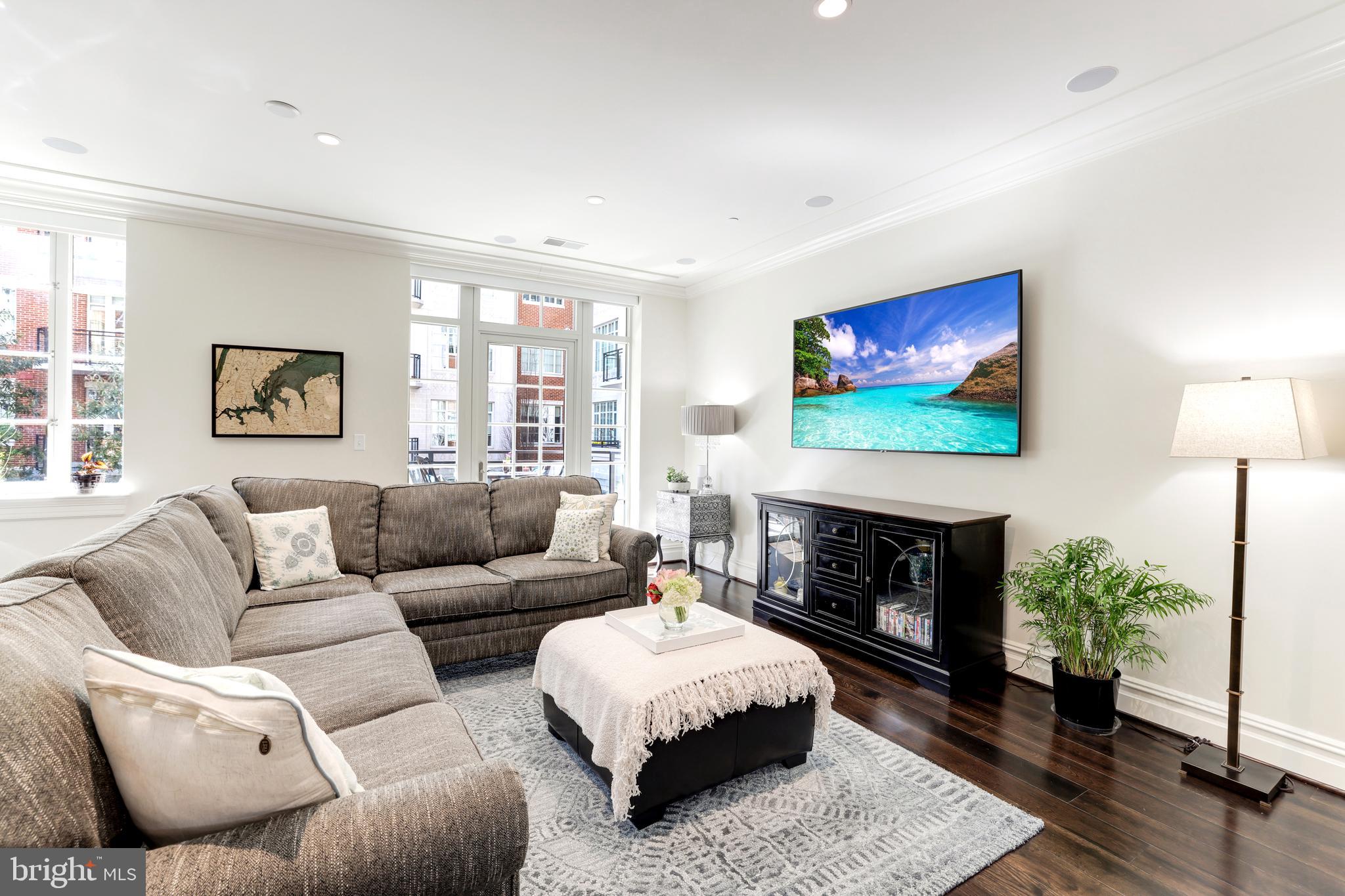 THE SIGNET - Residential