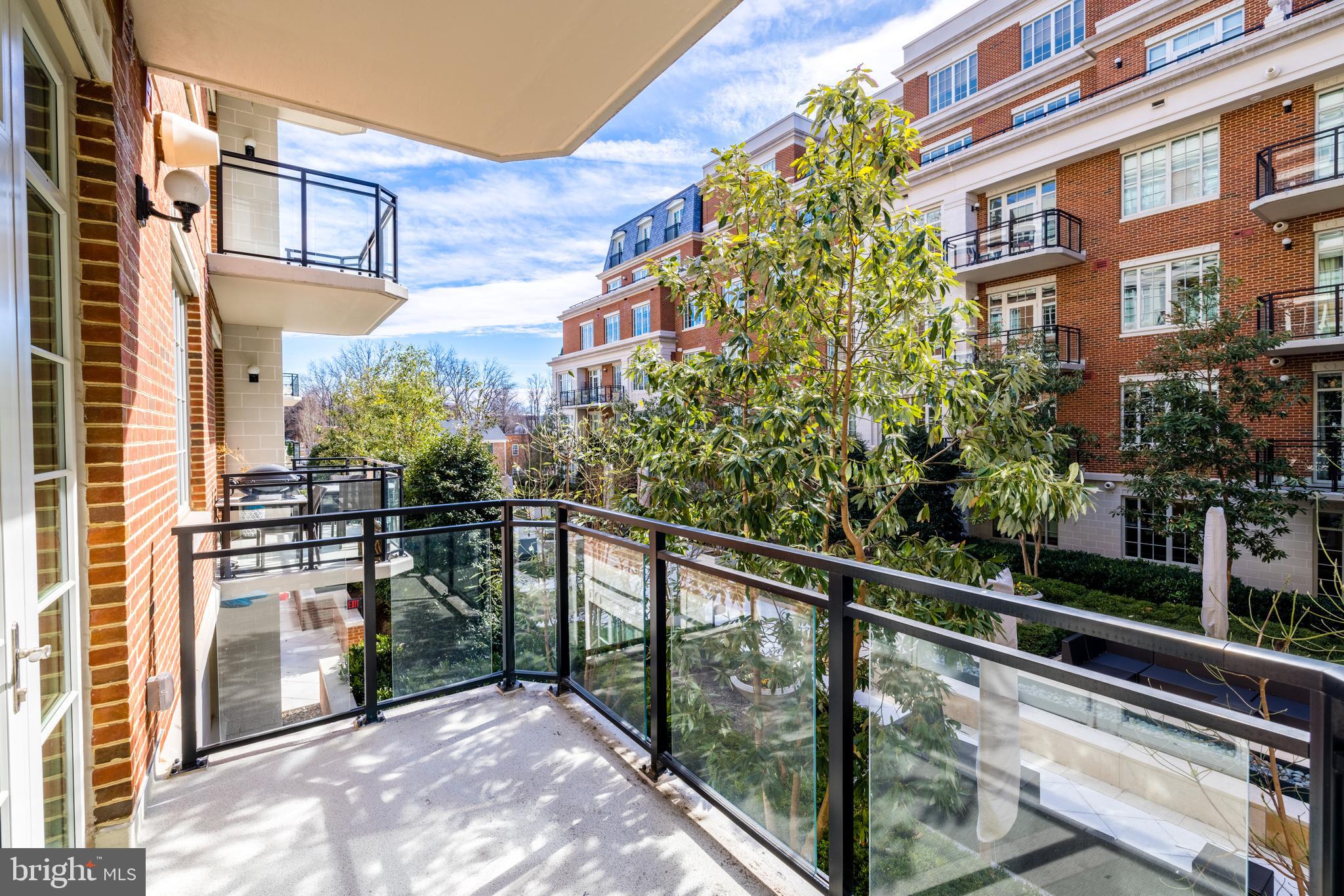 THE SIGNET - Residential