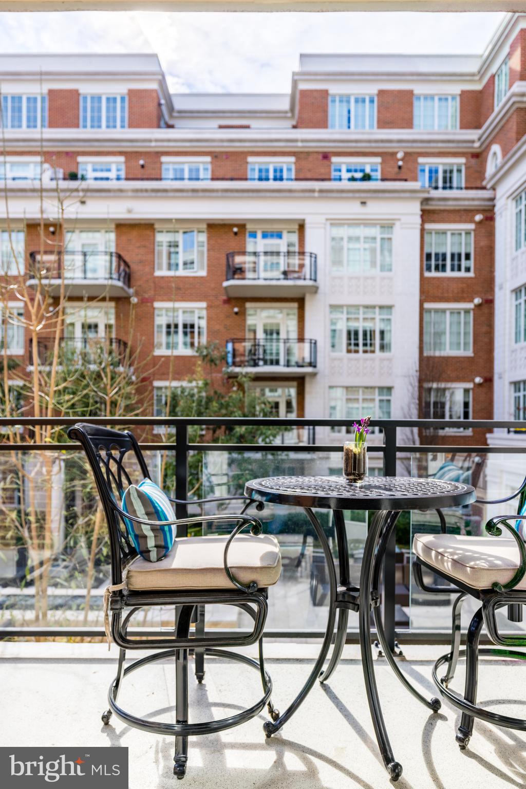 THE SIGNET - Residential