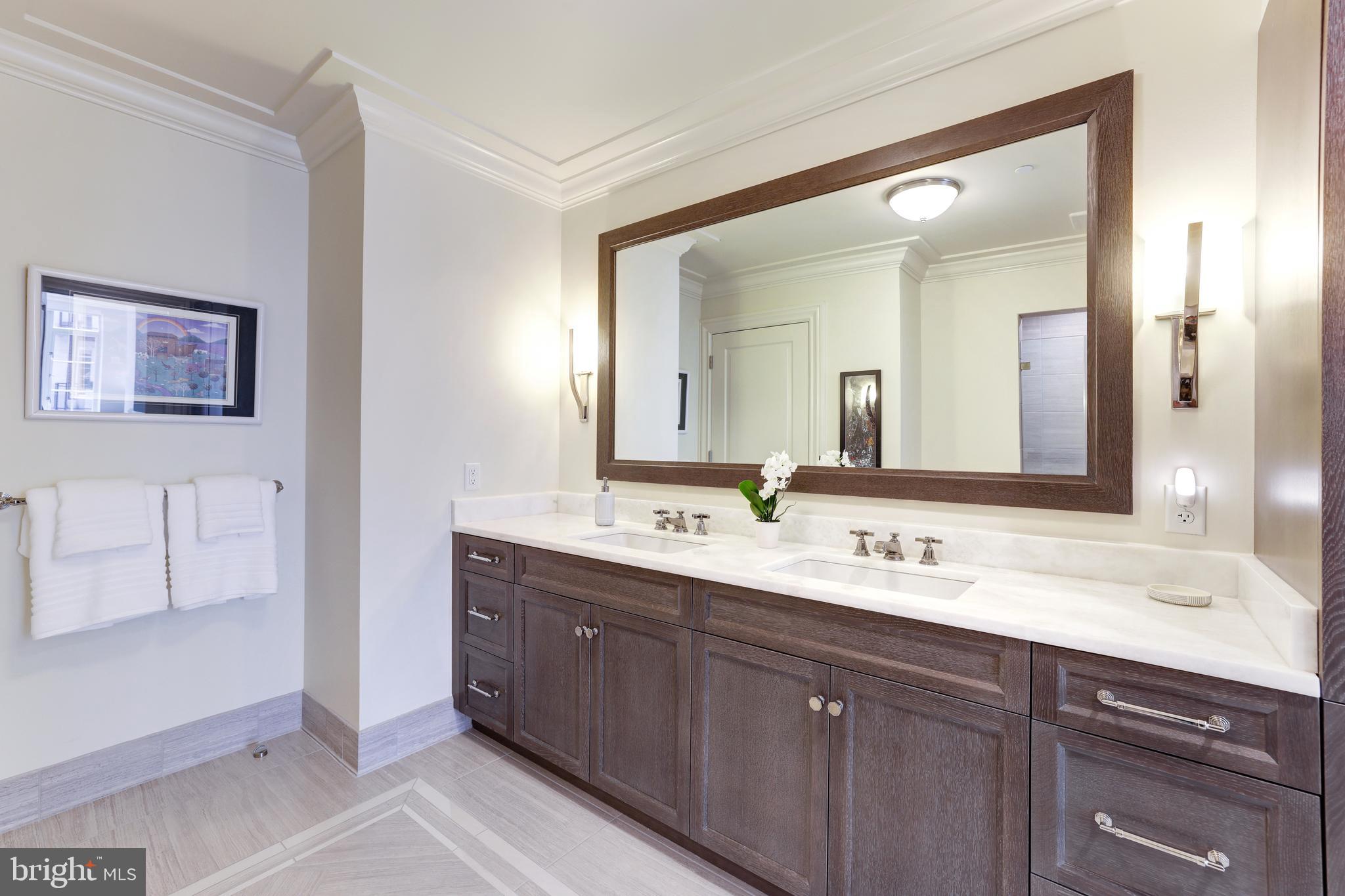 THE SIGNET - Residential