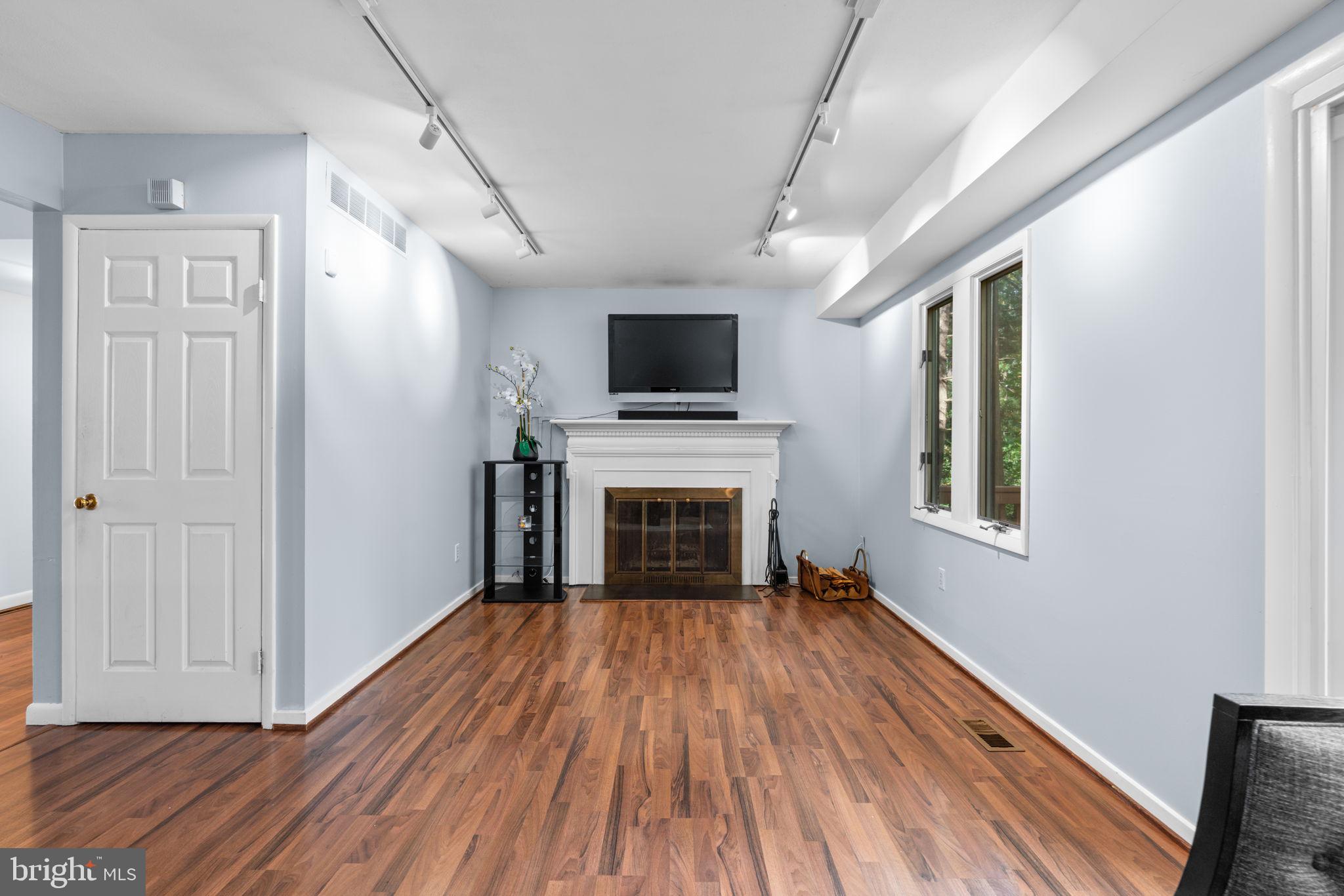 VILLAGE OF WILDE LAKE - Residential