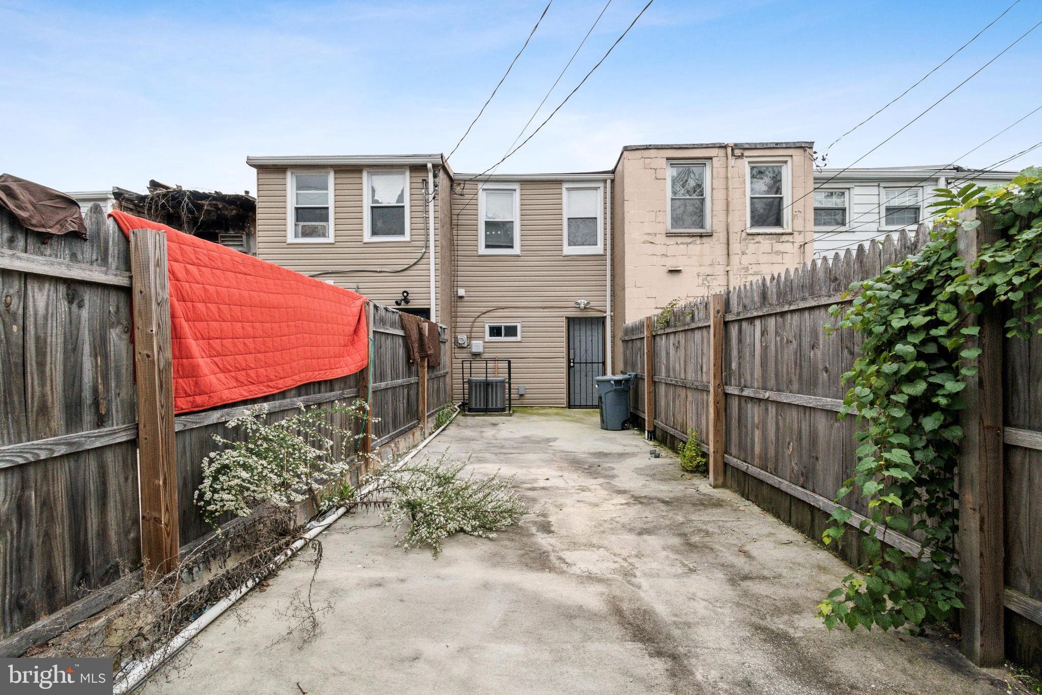 ALBEMARLE SQUARE - Residential