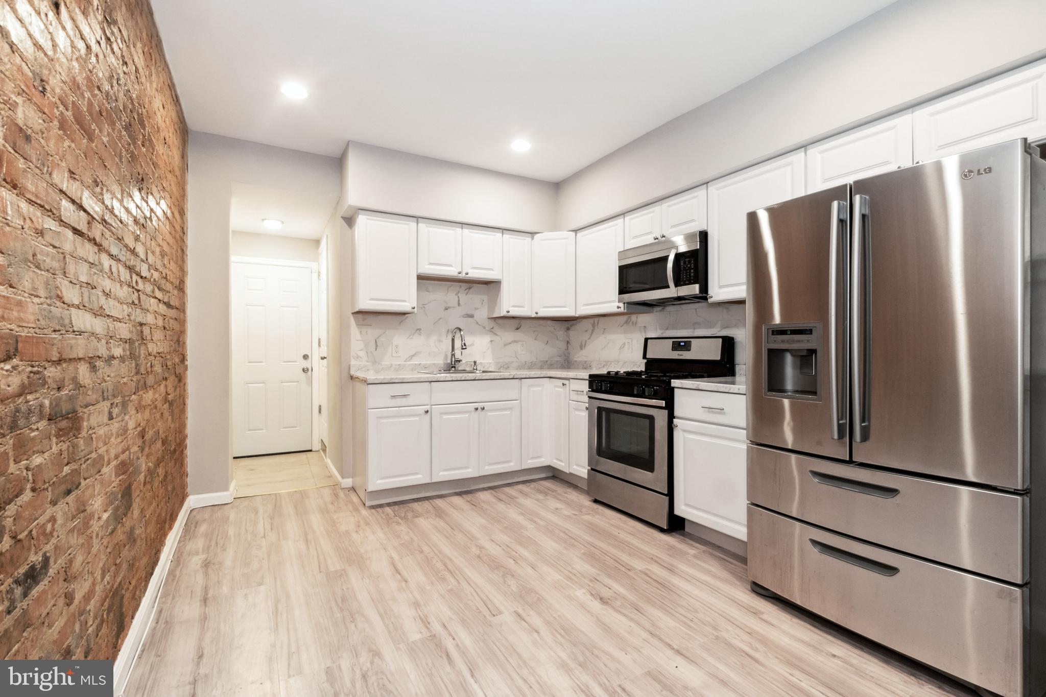 ALBEMARLE SQUARE - Residential