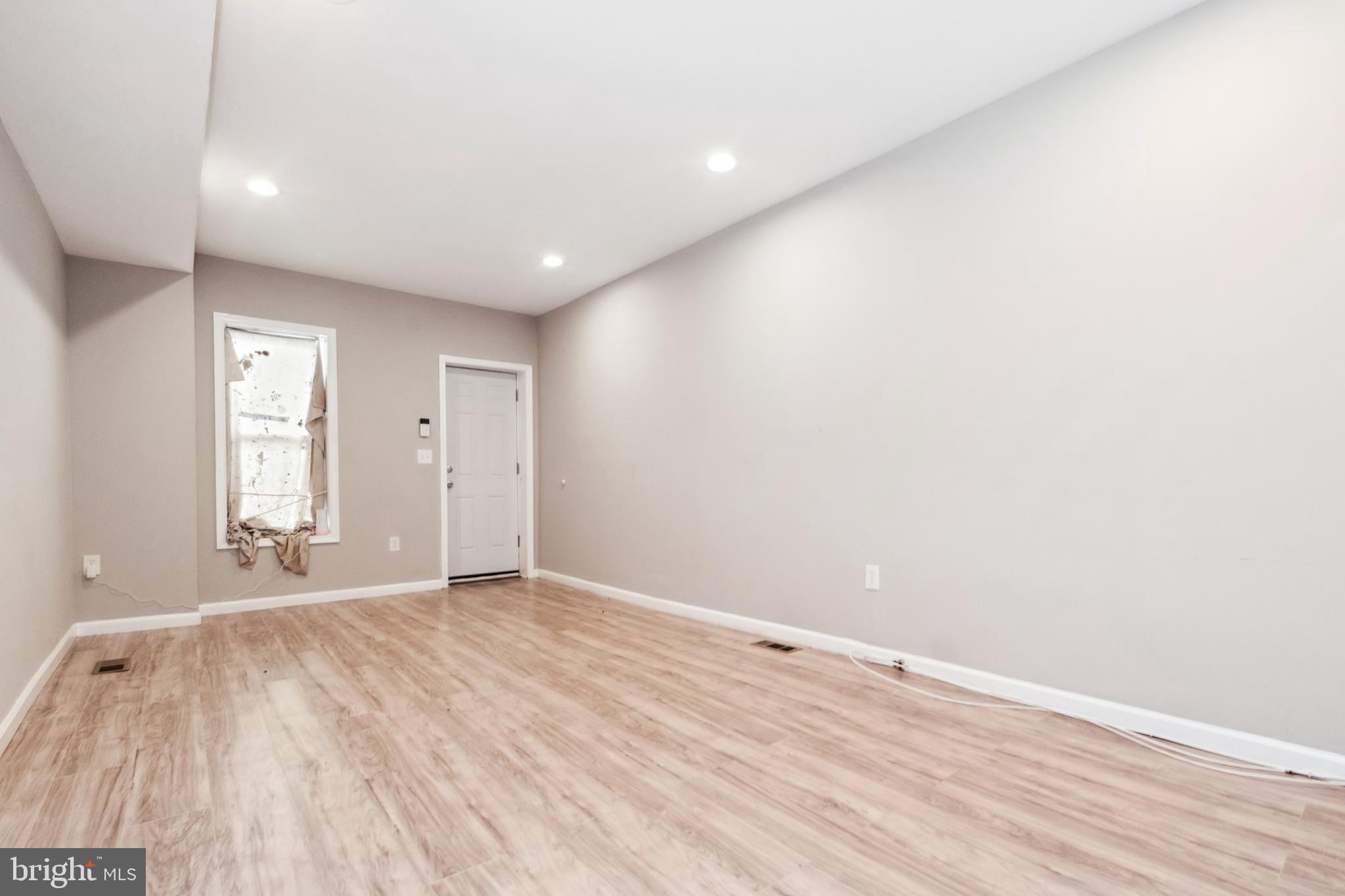 ALBEMARLE SQUARE - Residential