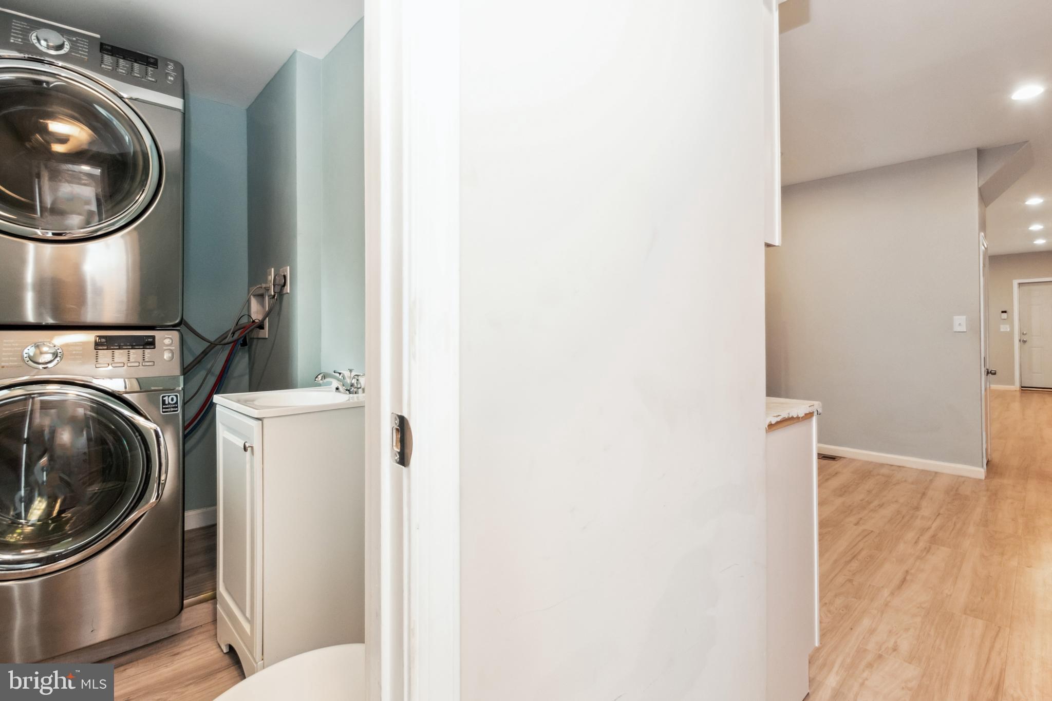 ALBEMARLE SQUARE - Residential