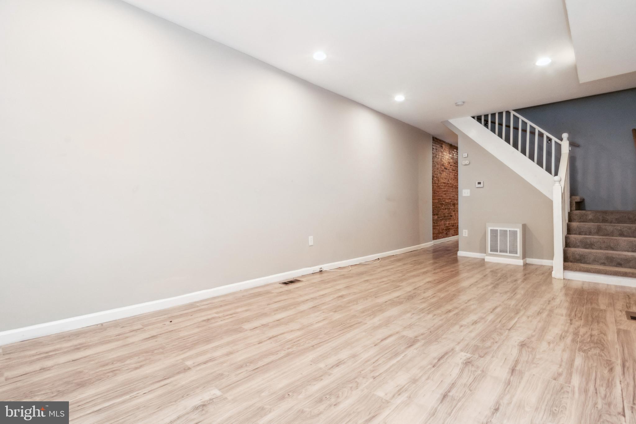 ALBEMARLE SQUARE - Residential