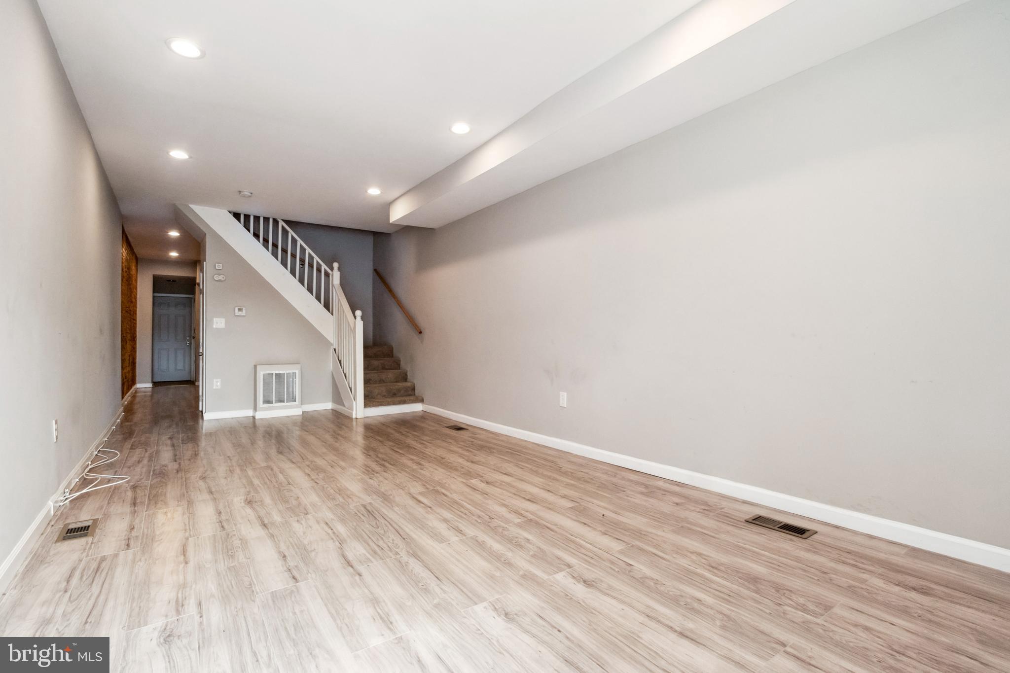 ALBEMARLE SQUARE - Residential