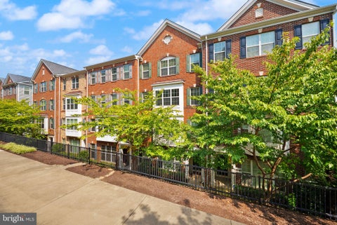 Photo of 2289 Kew Gardens Drive, WOODBRIDGE, VA 22191 (MLS # VAPW2128236)