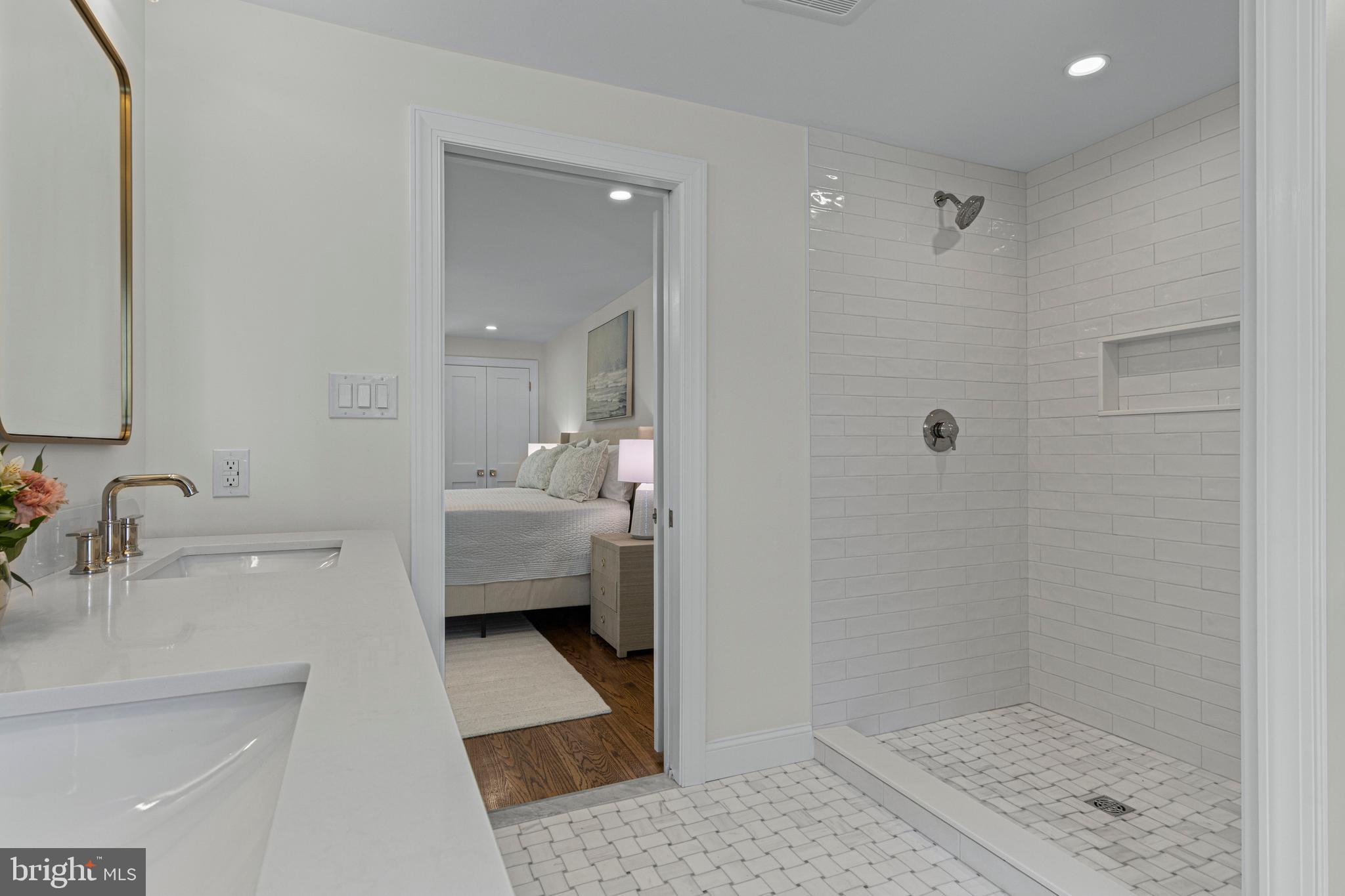 ROLLING MEADOW EST - Residential