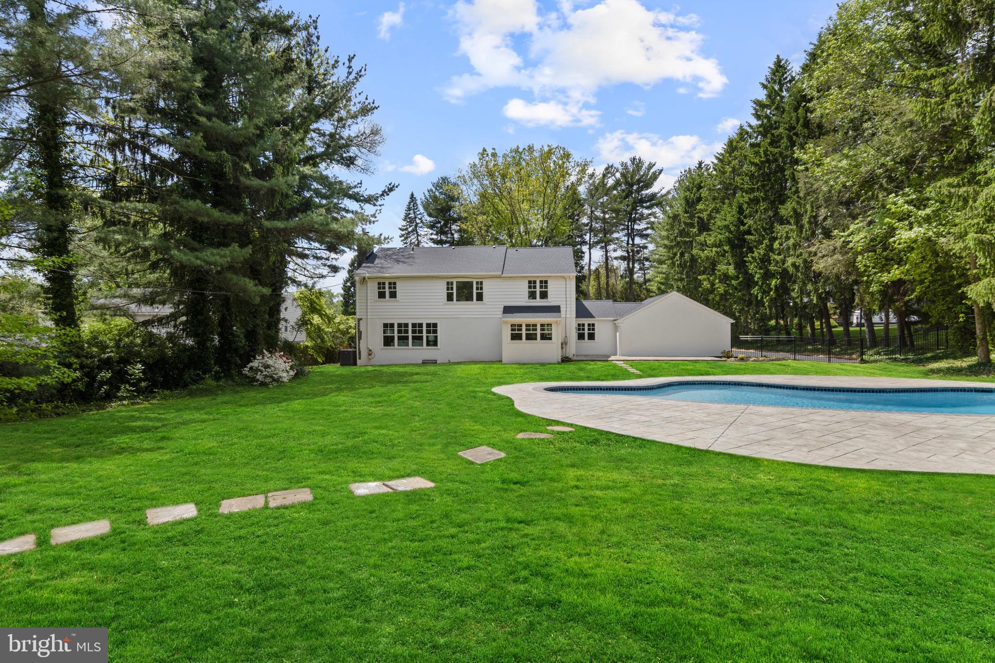 ROLLING MEADOW EST - Residential