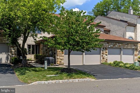 Townhouse For Sale - 51 Woodmont Drive<br/> LAWRENCE TOWNSHIP, NJ 08648