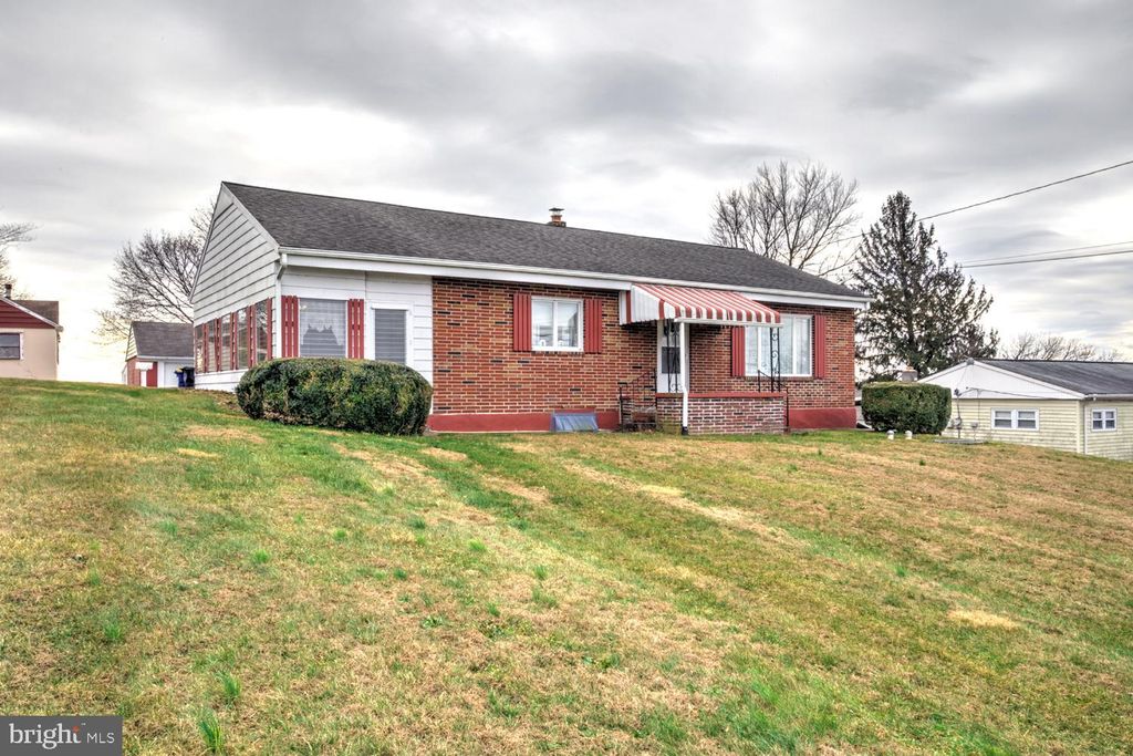 Photo of 3928 Oregon Pike, EPHRATA, PA 17522 (MLS # PALA2083406)