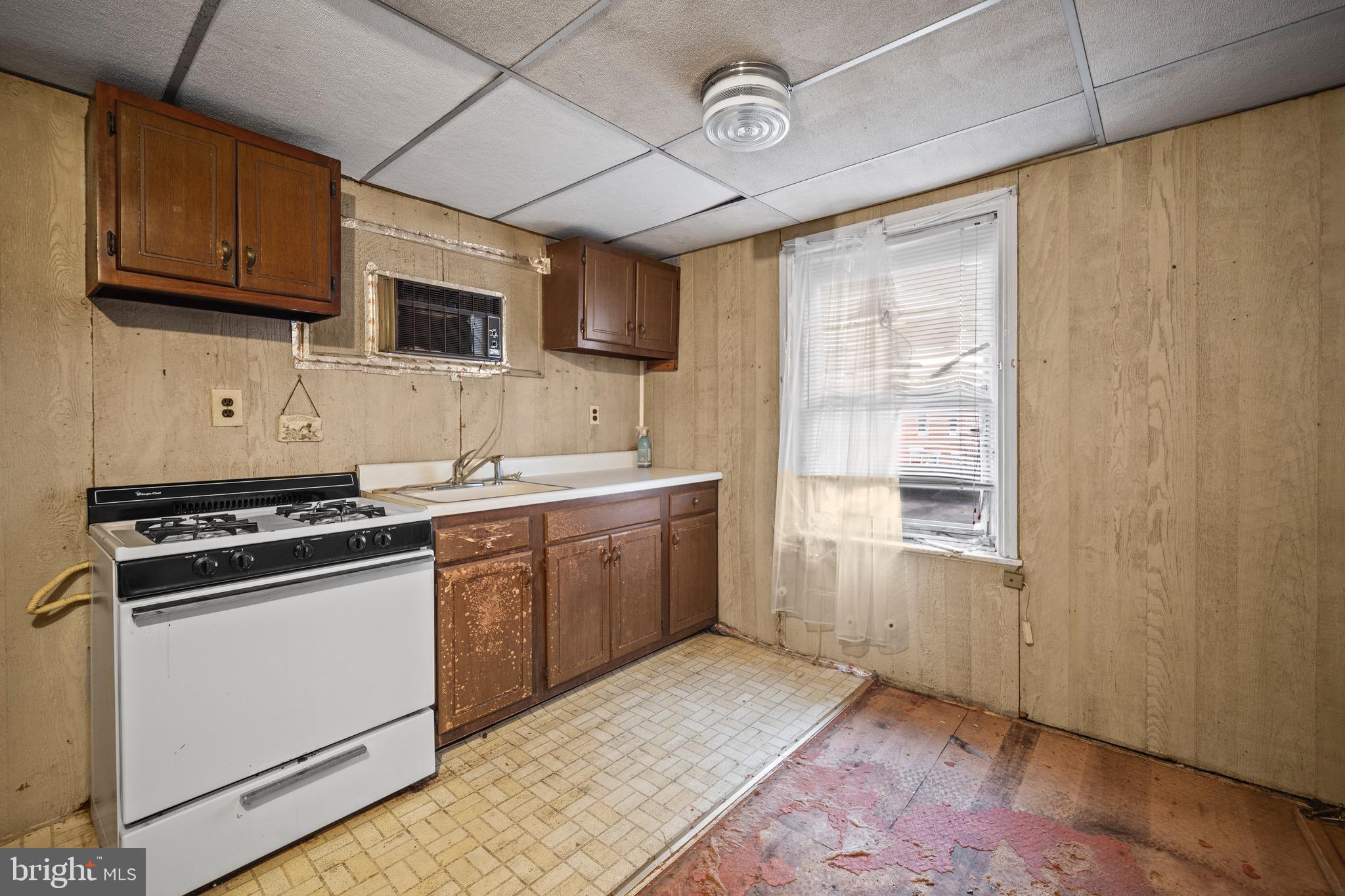 FISHTOWN - Commercial Sale