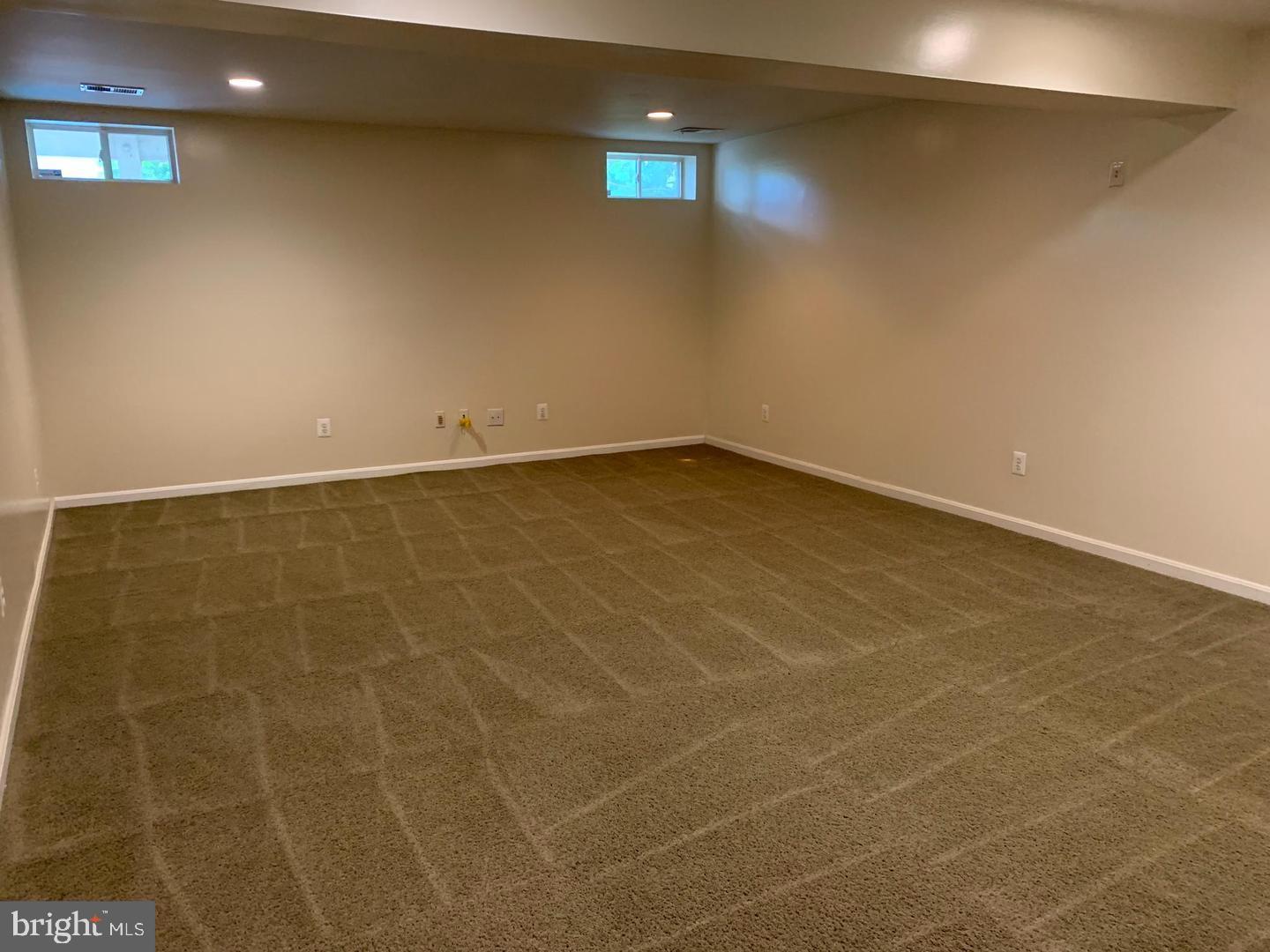 LORTON TOWN CNTR LANDBAY - Residential Lease