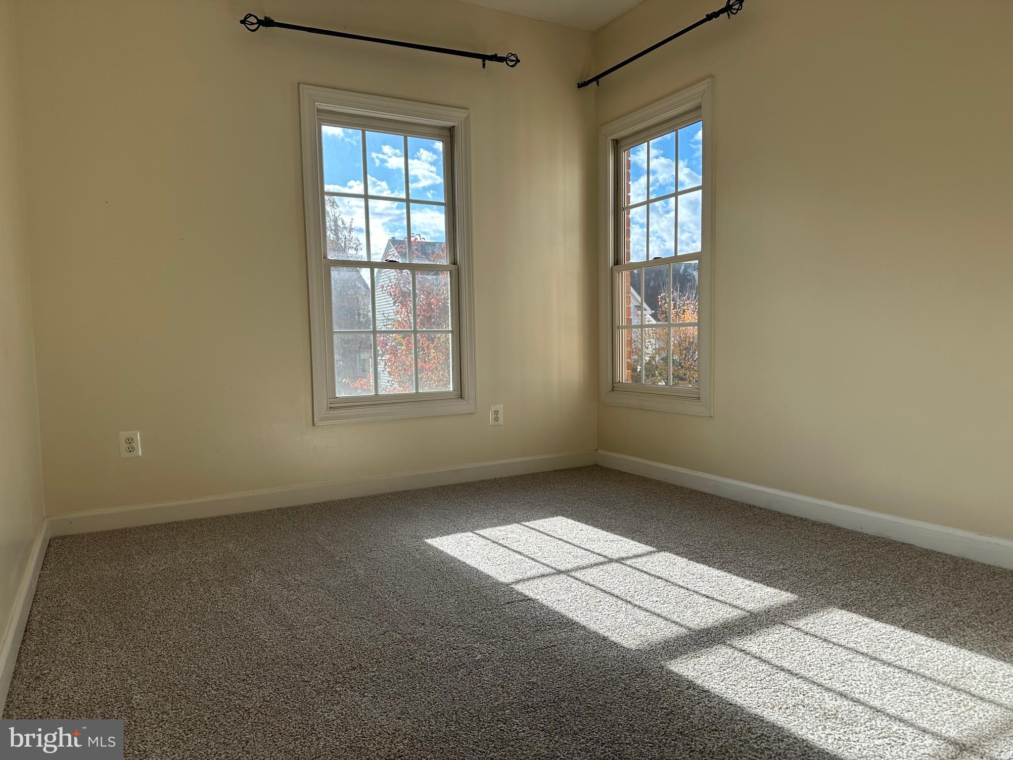 LORTON TOWN CNTR LANDBAY - Residential Lease