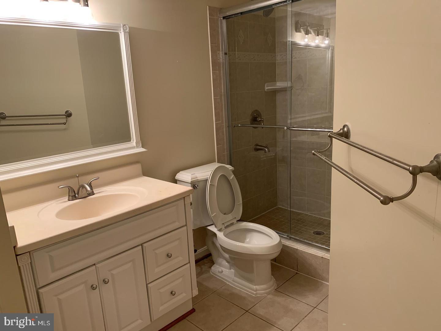 LORTON TOWN CNTR LANDBAY - Residential Lease