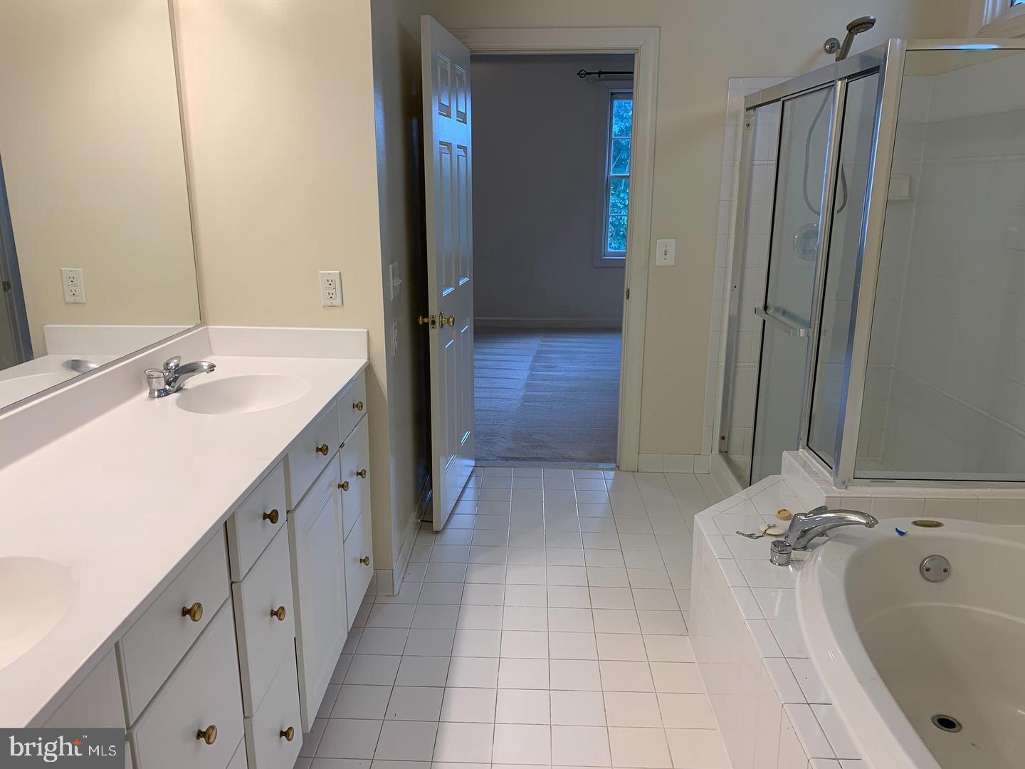 LORTON TOWN CNTR LANDBAY - Residential Lease