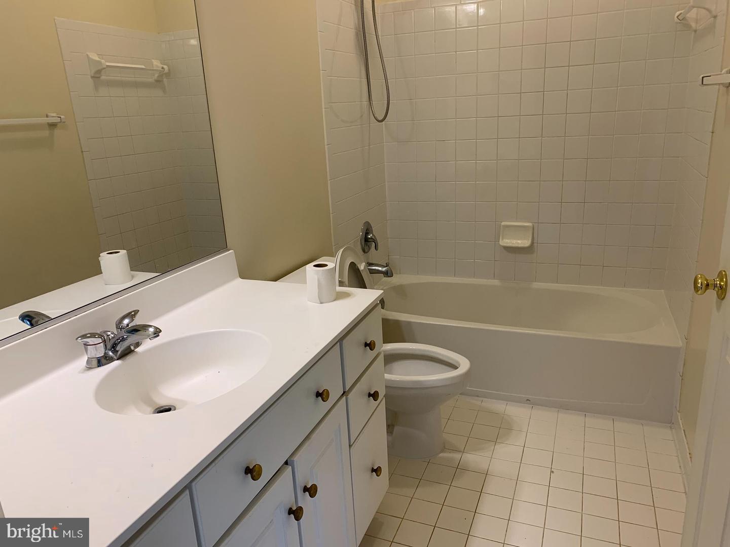 LORTON TOWN CNTR LANDBAY - Residential Lease