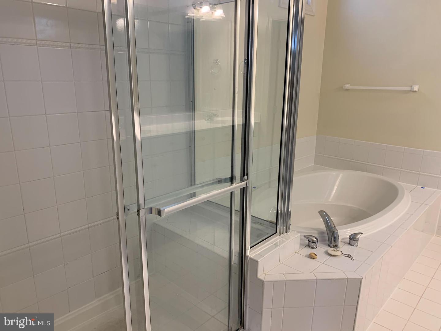 LORTON TOWN CNTR LANDBAY - Residential Lease