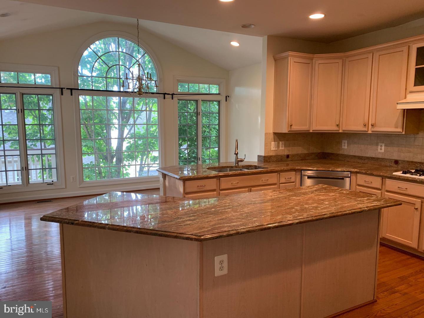 LORTON TOWN CNTR LANDBAY - Residential Lease