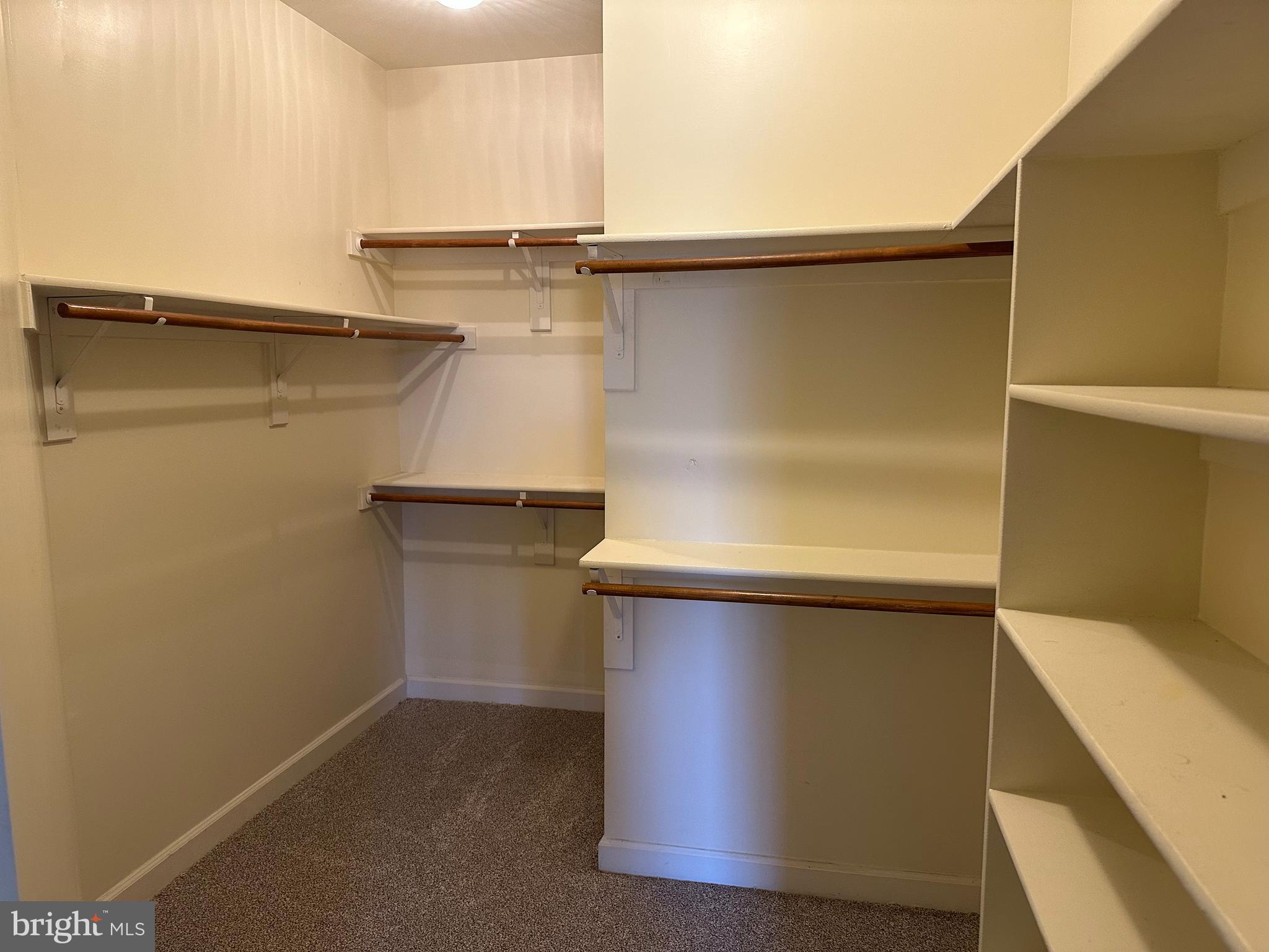 LORTON TOWN CNTR LANDBAY - Residential Lease