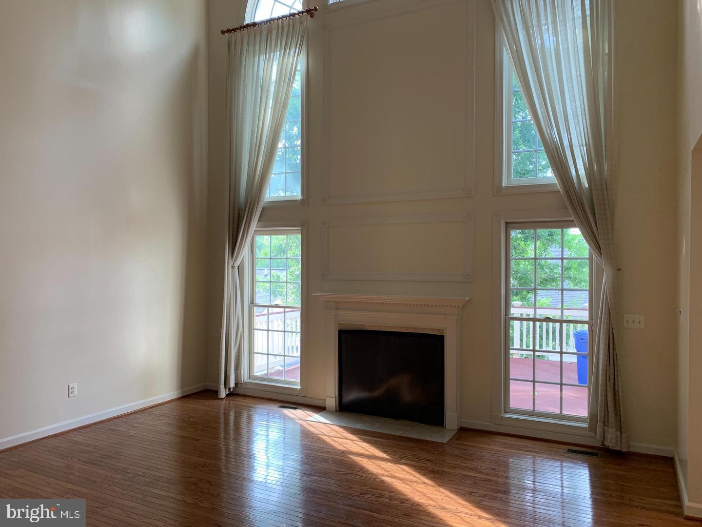 LORTON TOWN CNTR LANDBAY - Residential Lease