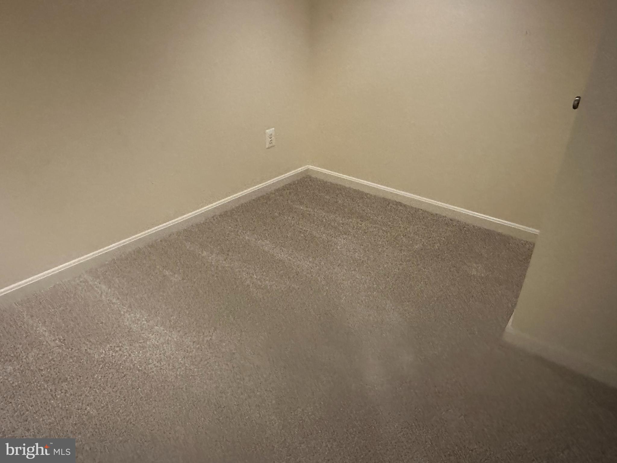 LORTON TOWN CNTR LANDBAY - Residential Lease