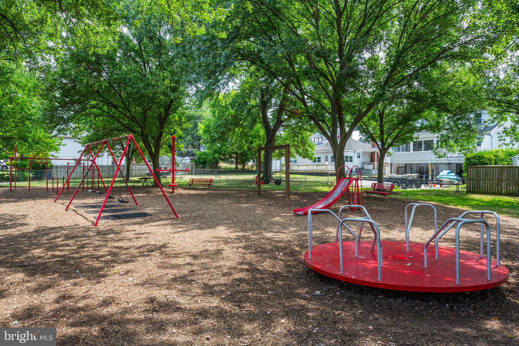 WOODLAND BEACH - Residential