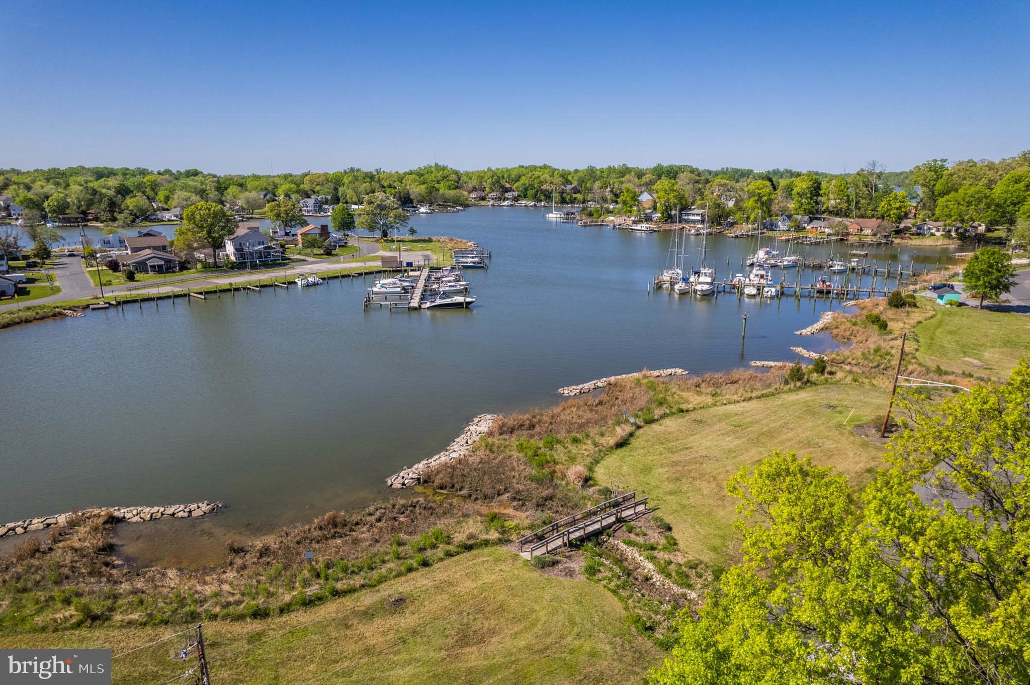 WOODLAND BEACH - Residential