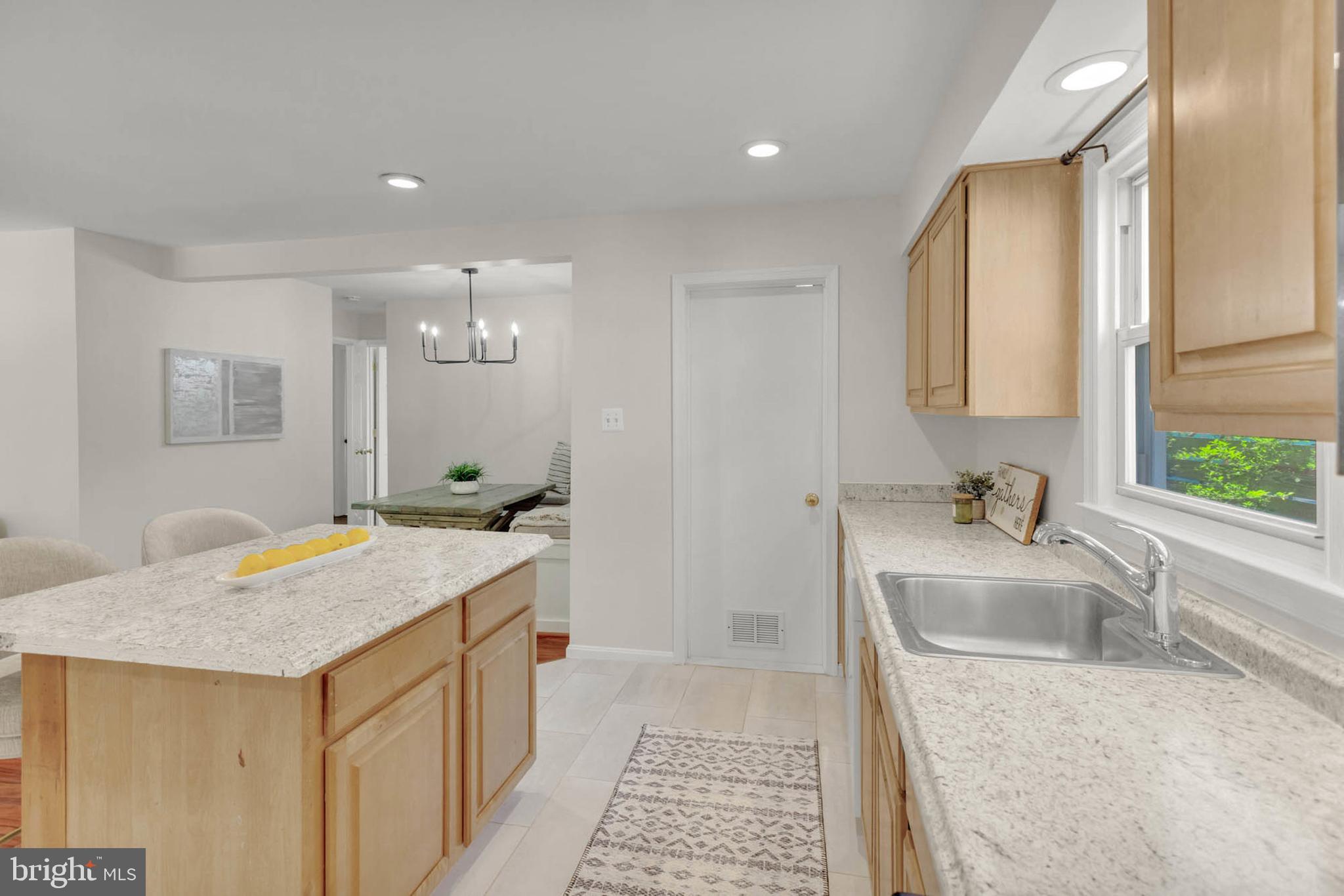 WOODLAND BEACH - Residential