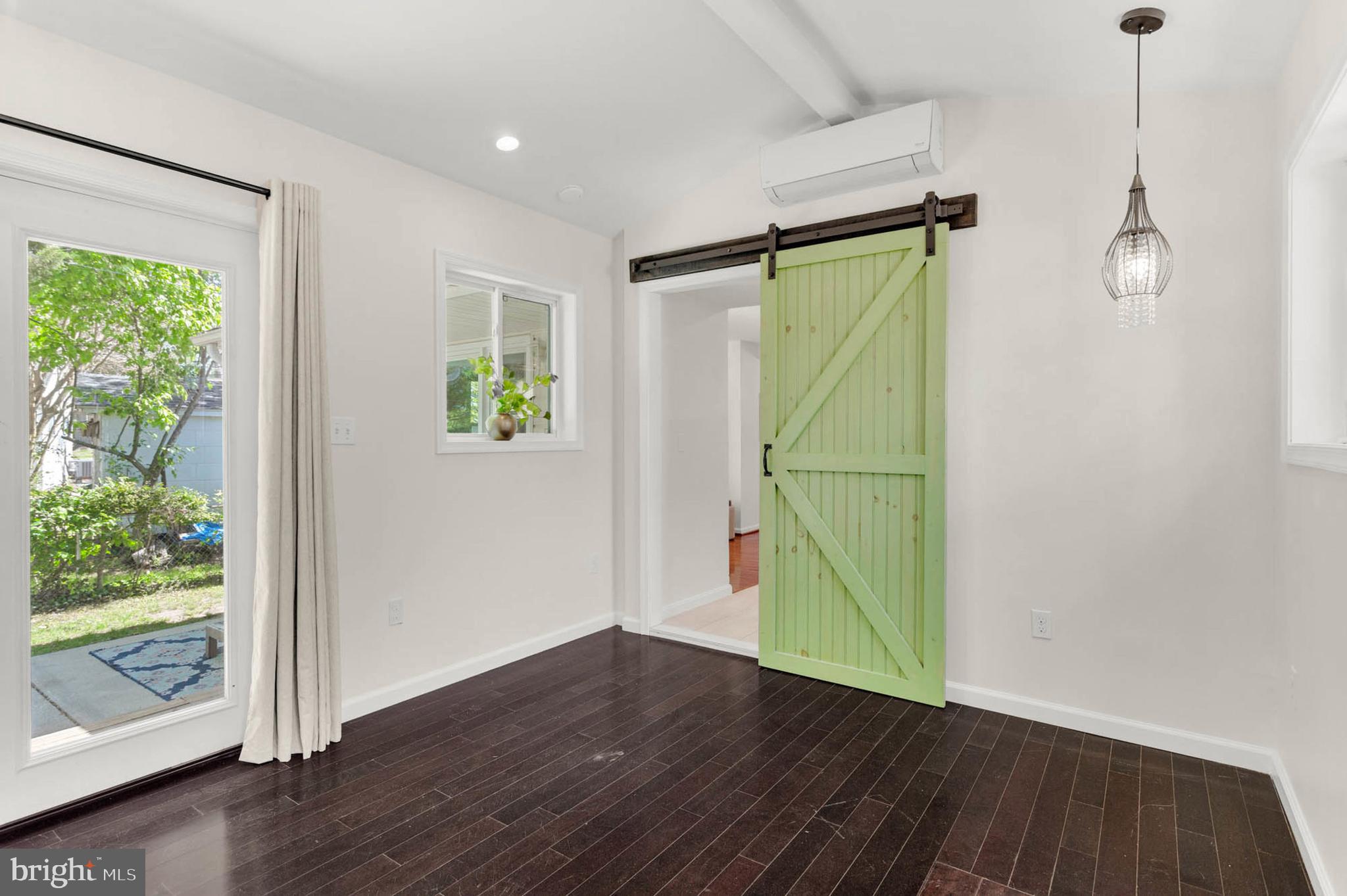 WOODLAND BEACH - Residential