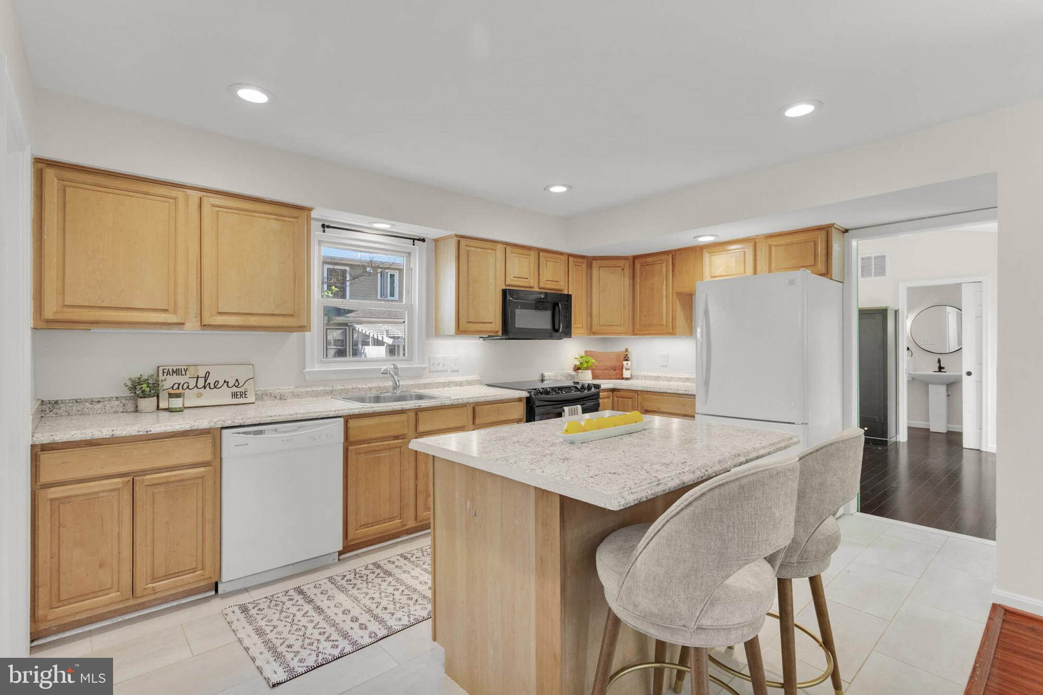 WOODLAND BEACH - Residential